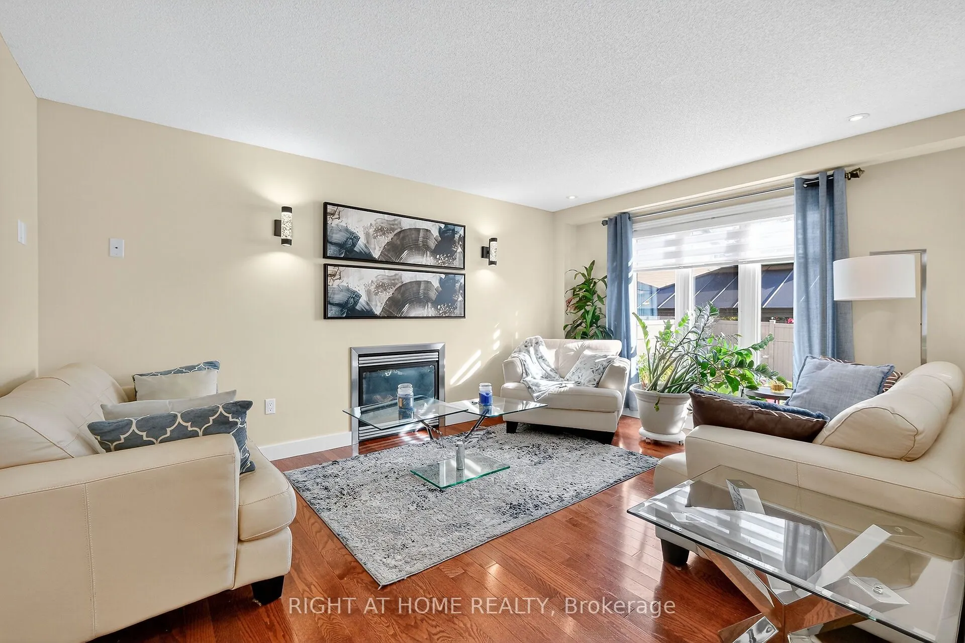 380 Quartz Avenue N
