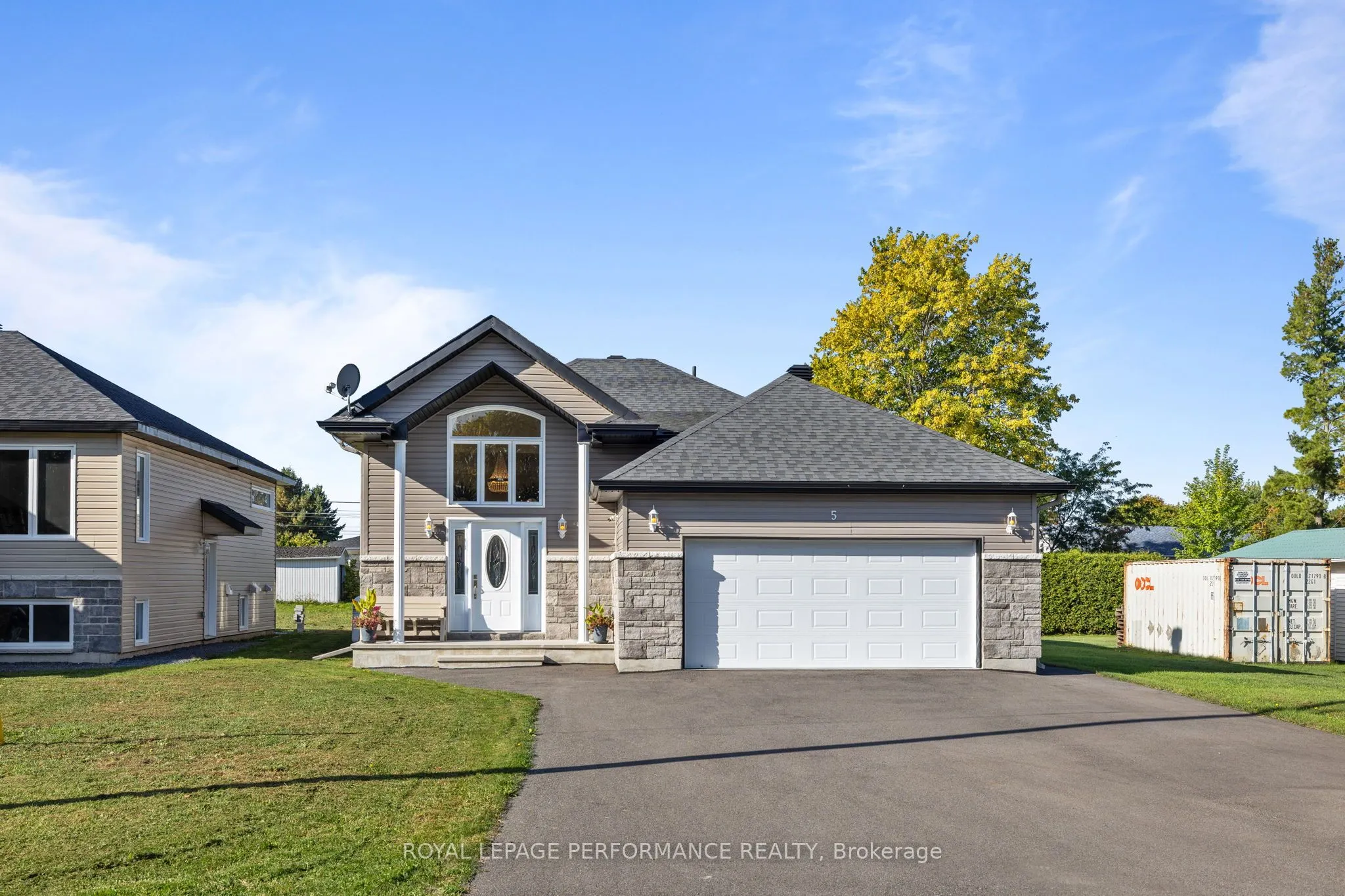 5 Lamoureux Street