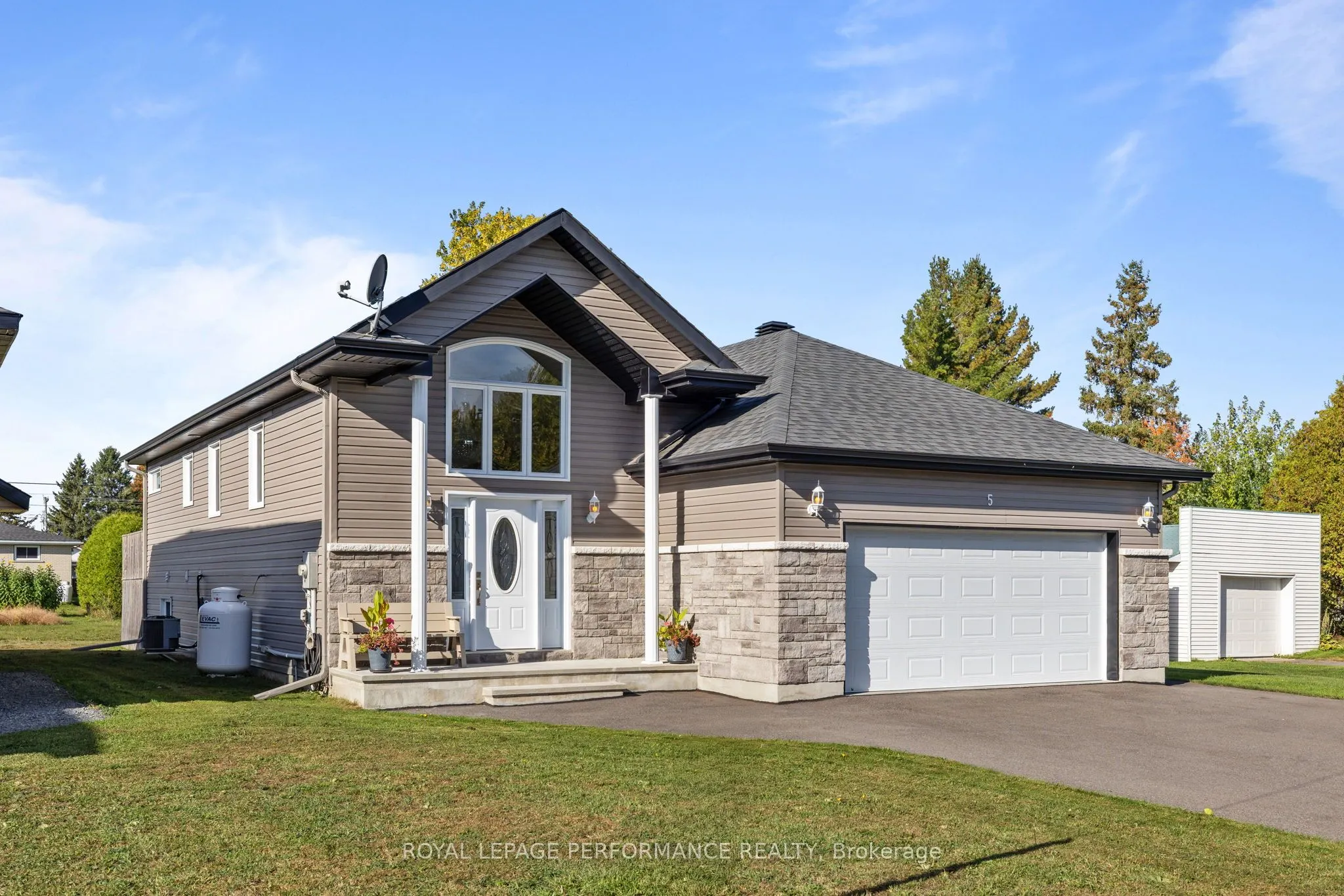 5 Lamoureux Street