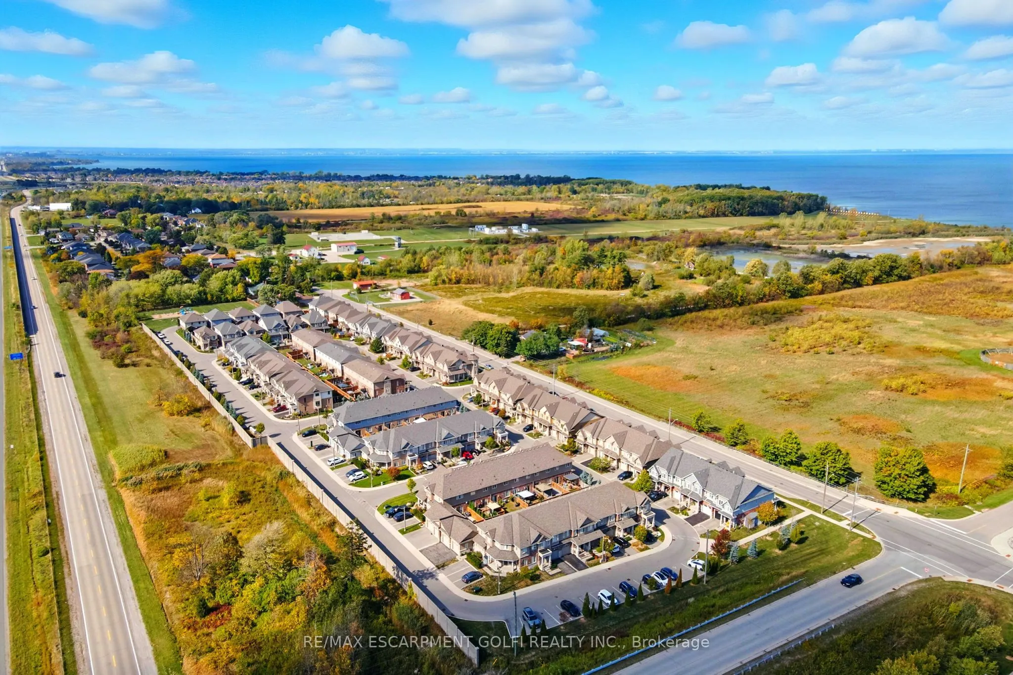 70 Dunrobin Lane