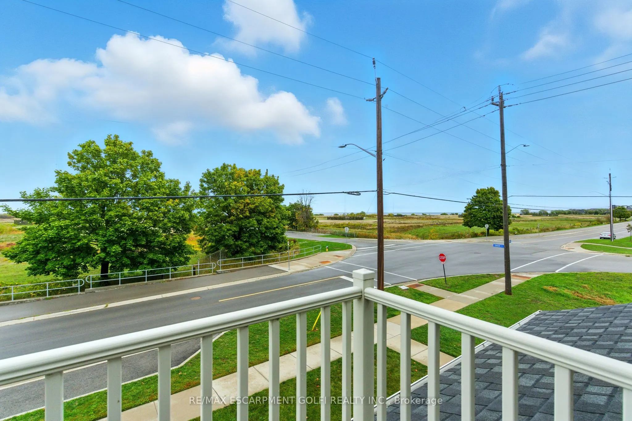 70 Dunrobin Lane