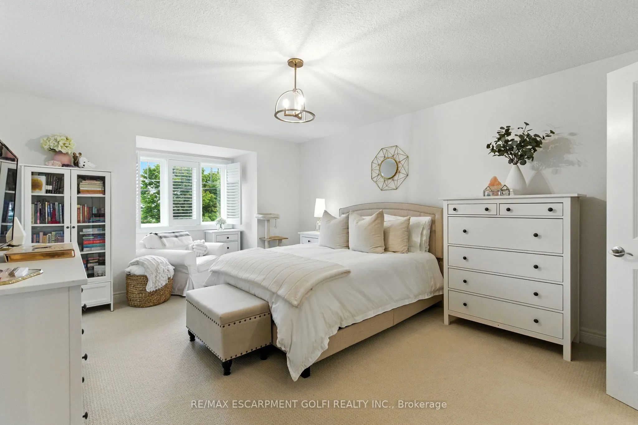 70 Dunrobin Lane