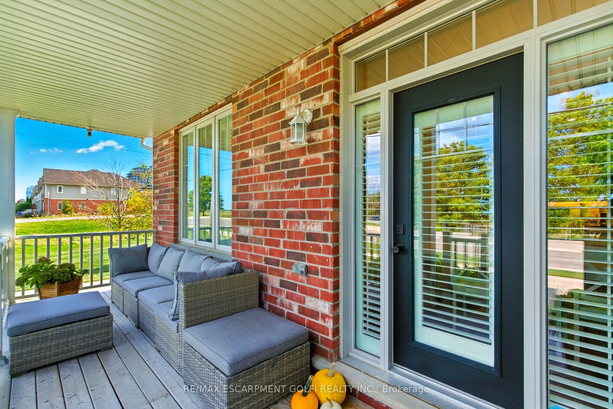 70 Dunrobin Lane
