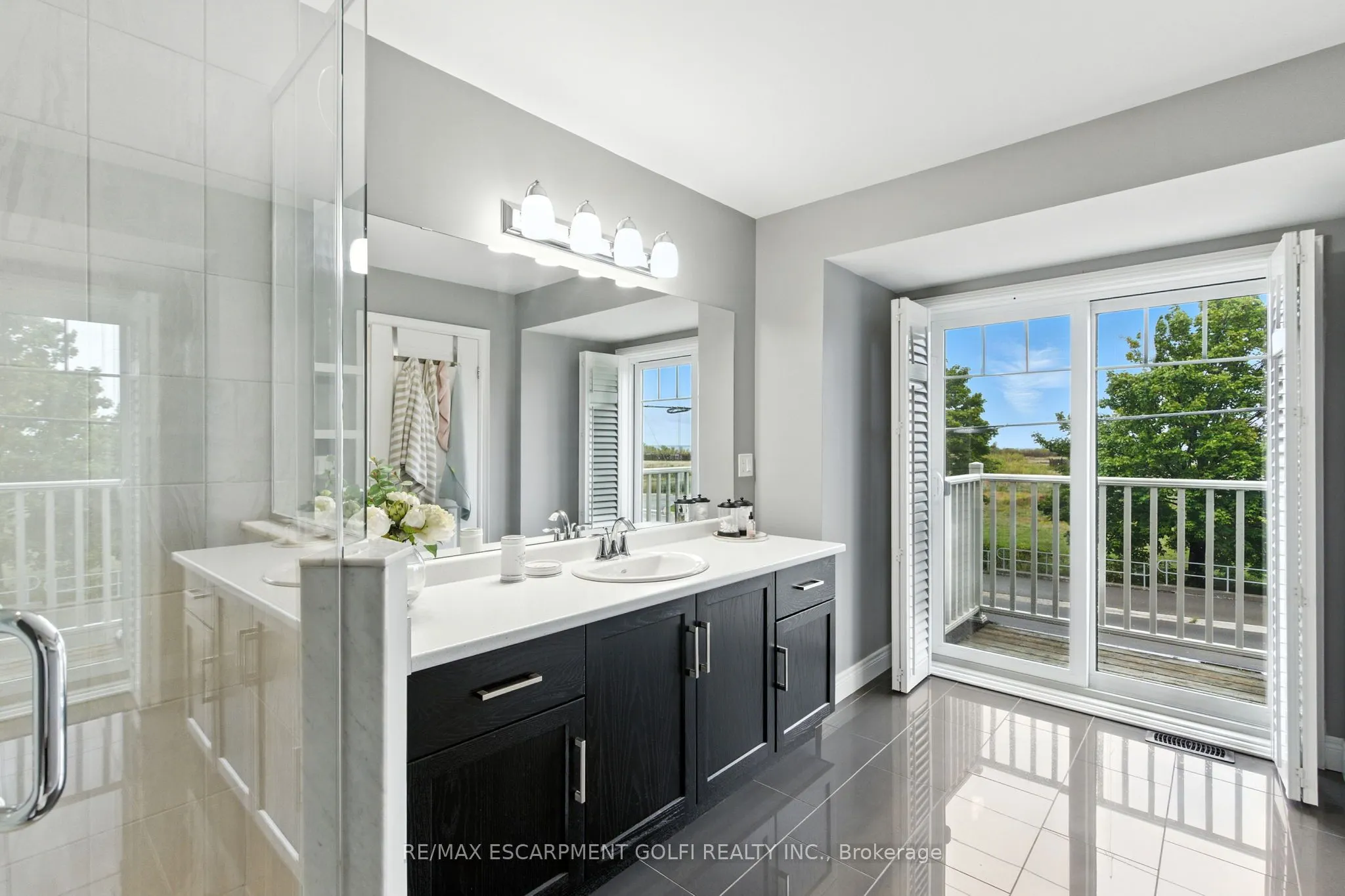 70 Dunrobin Lane