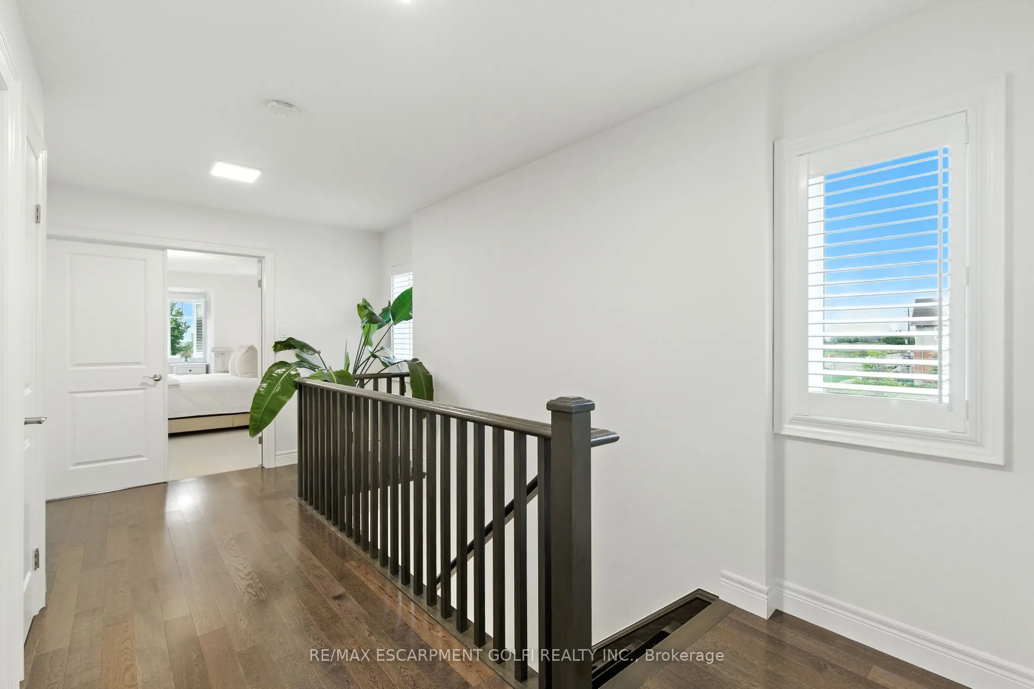 70 Dunrobin Lane