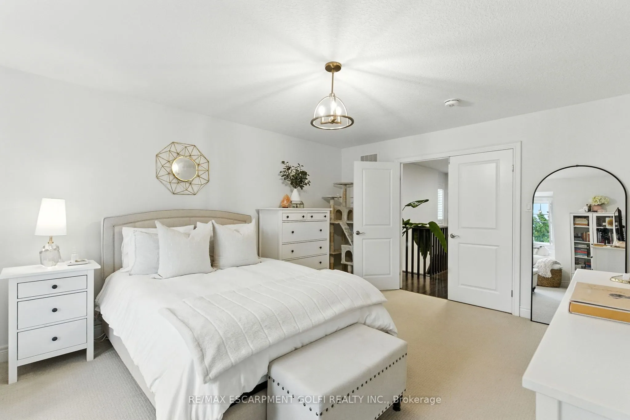 70 Dunrobin Lane