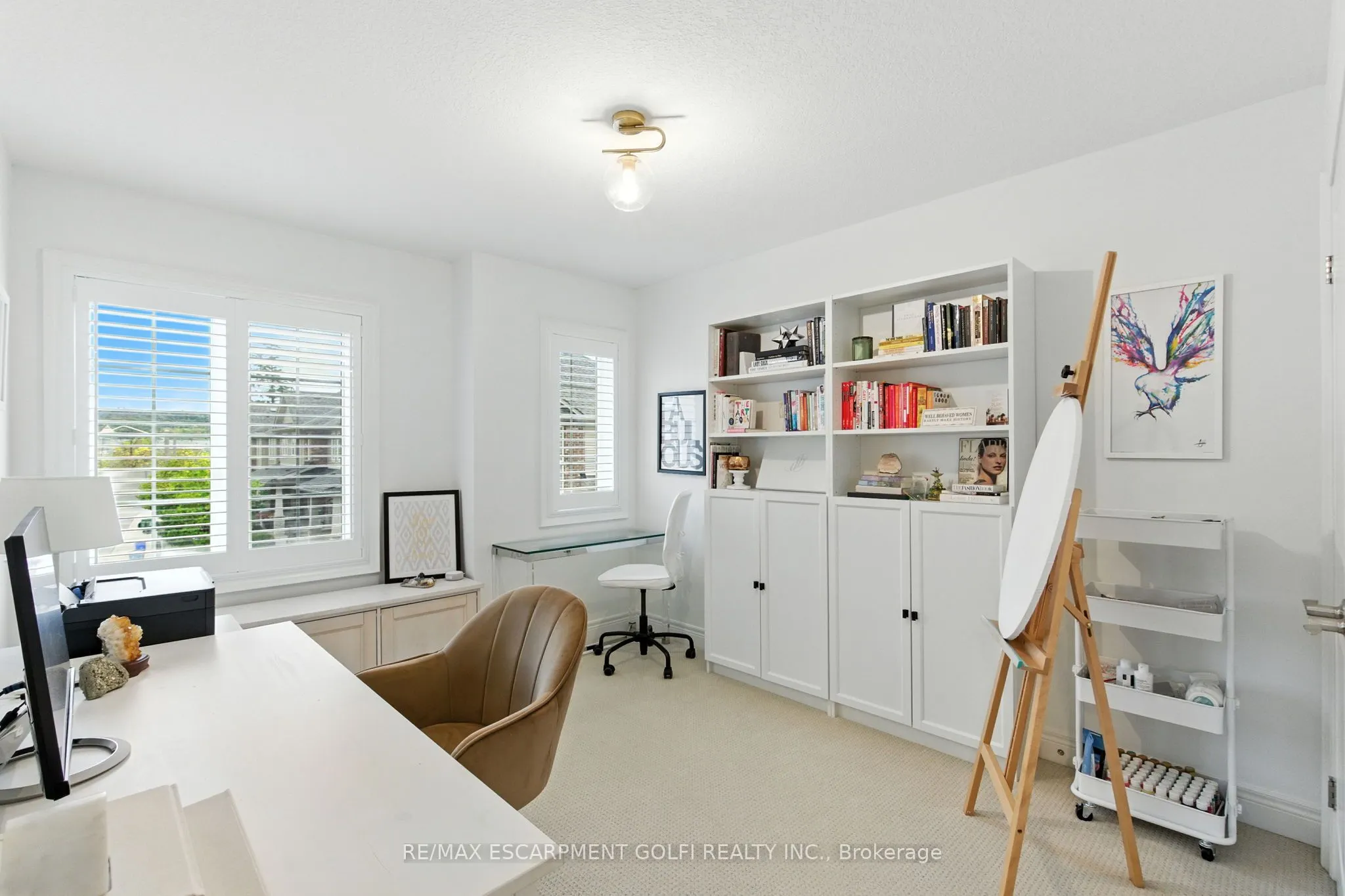 70 Dunrobin Lane
