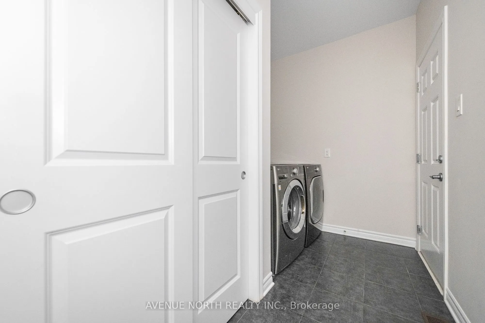 1024 Kijik Crescent