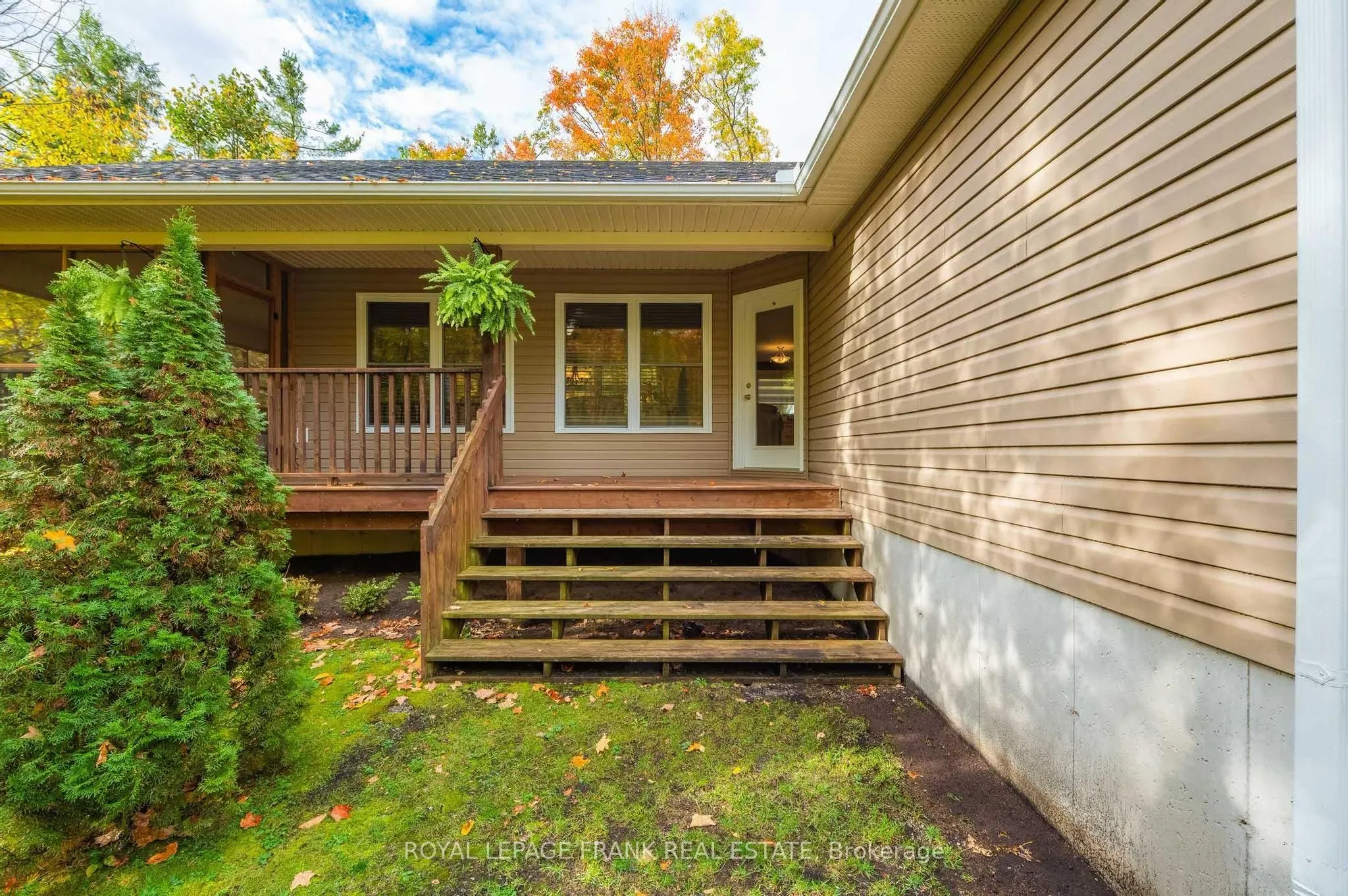 25 Lakeland Avenue
