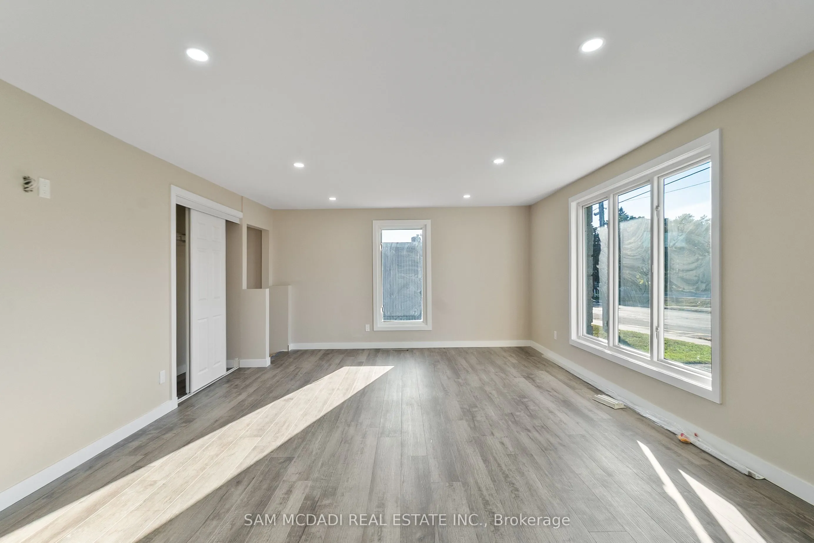 2709 Laurier Street