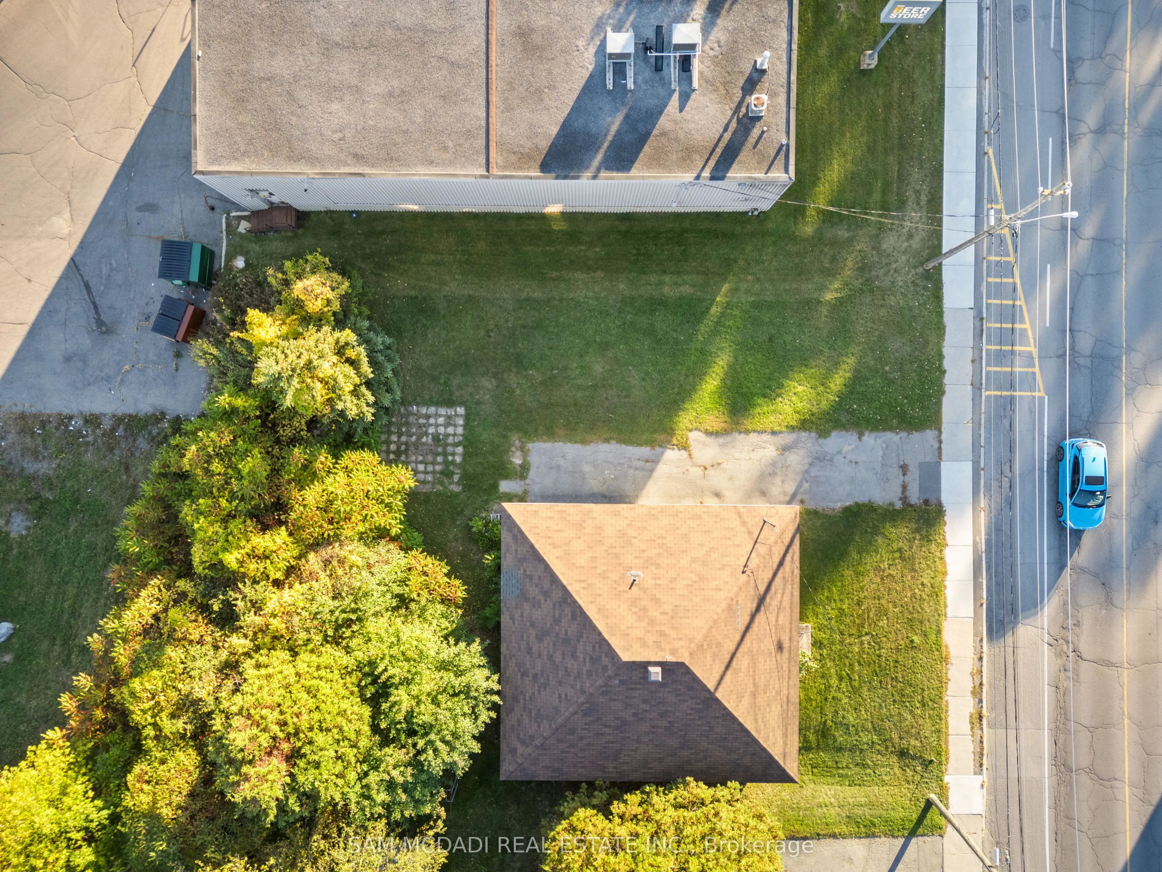 2709 Laurier Street
