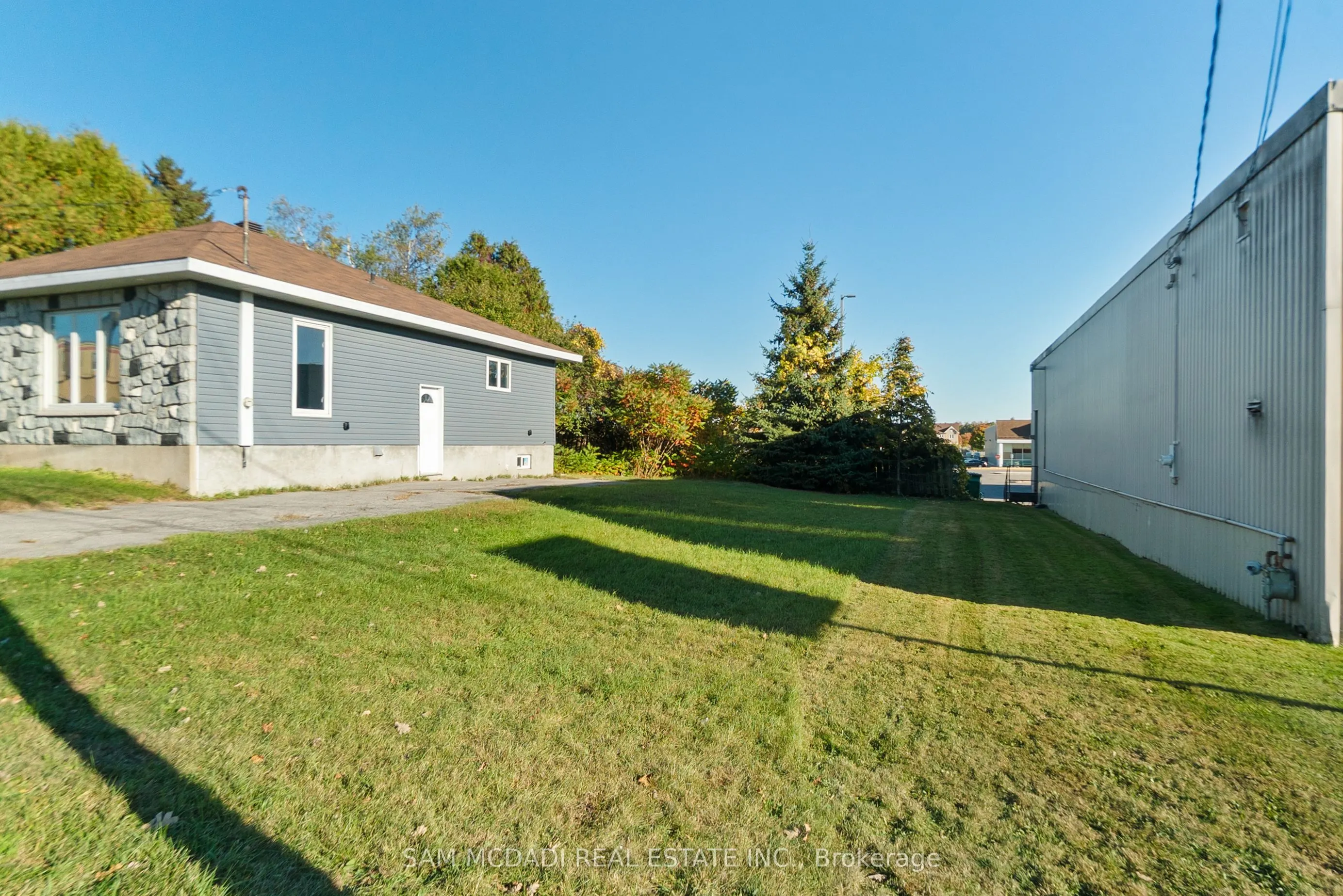 2709 Laurier Street