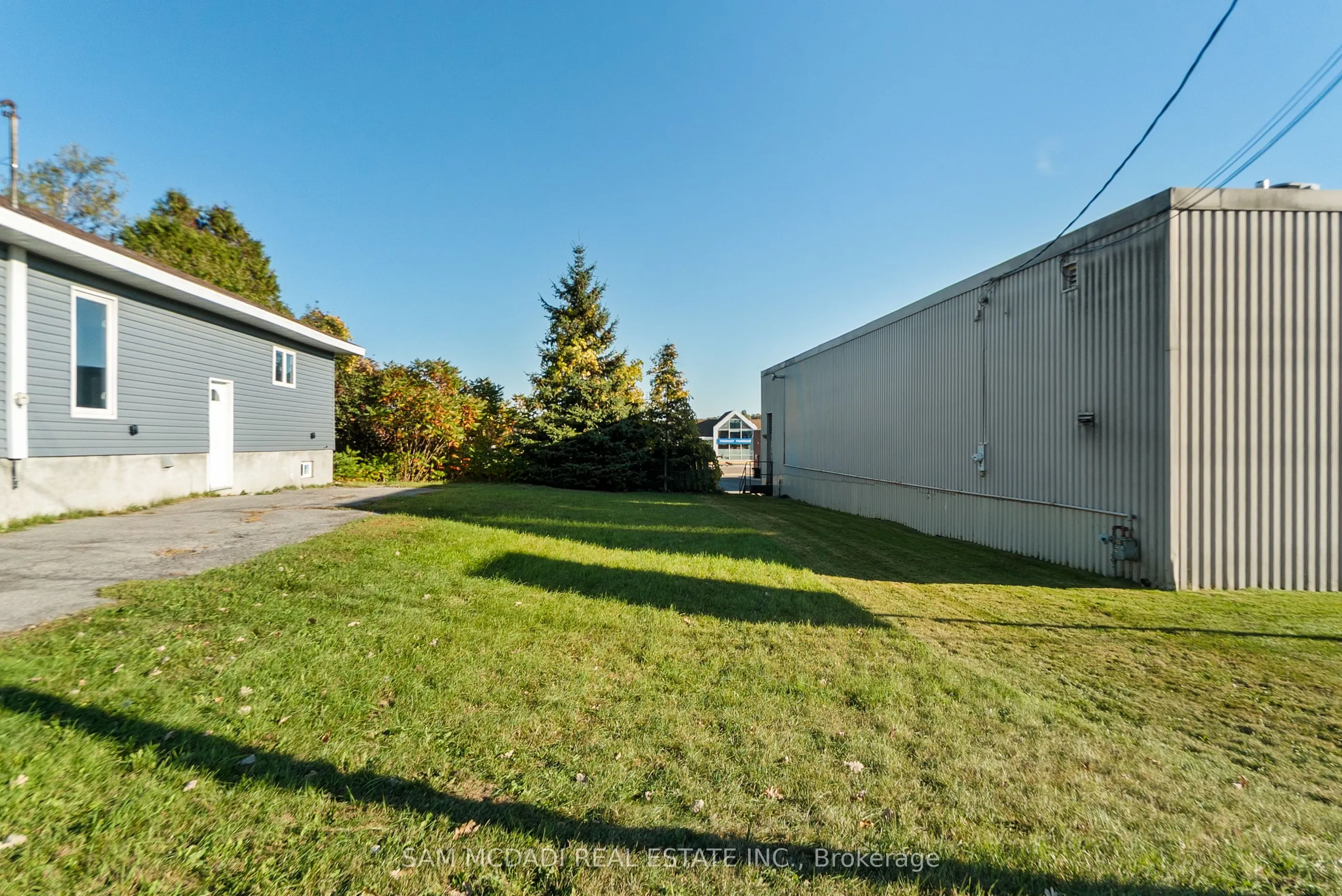 2709 Laurier Street