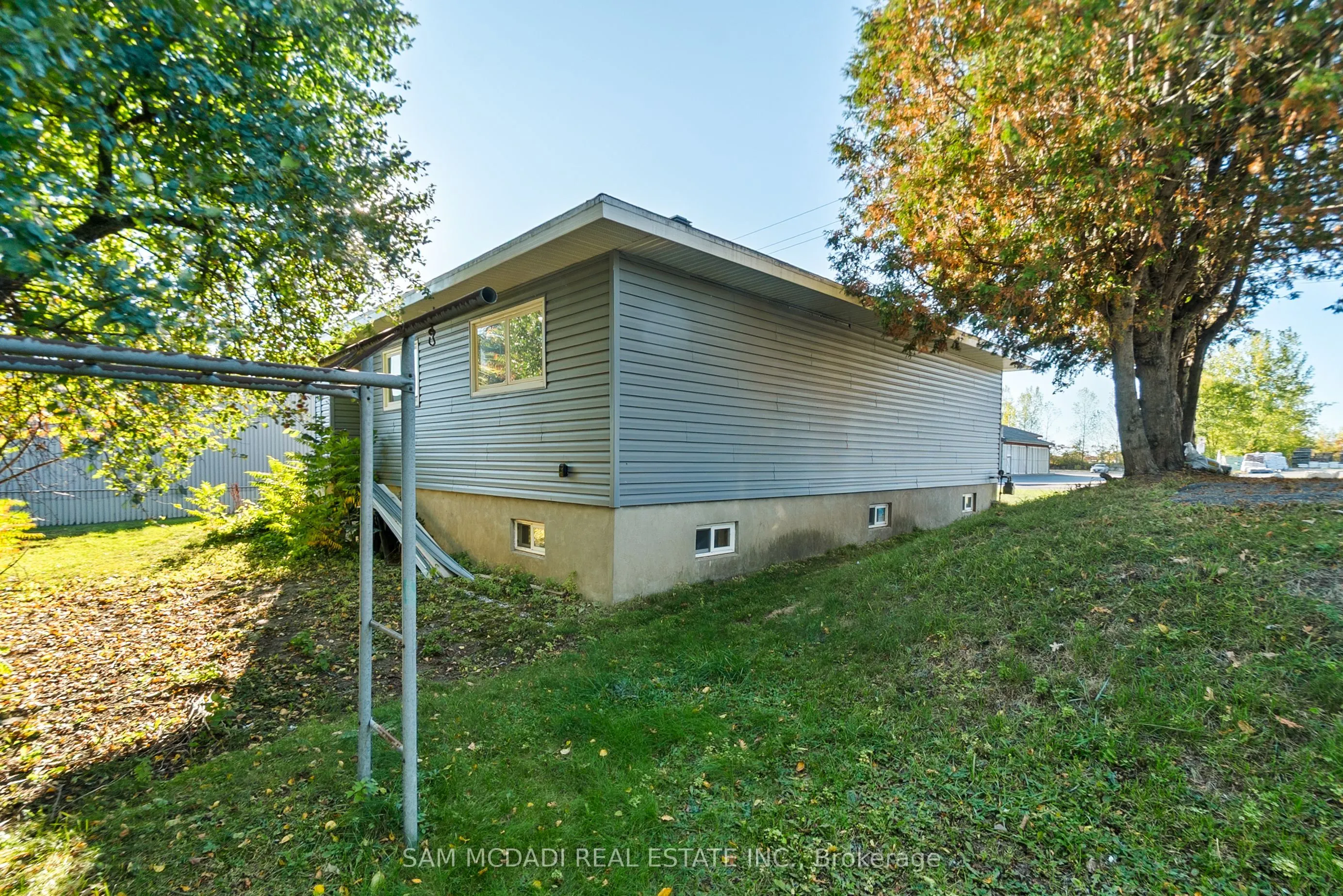 2709 Laurier Street