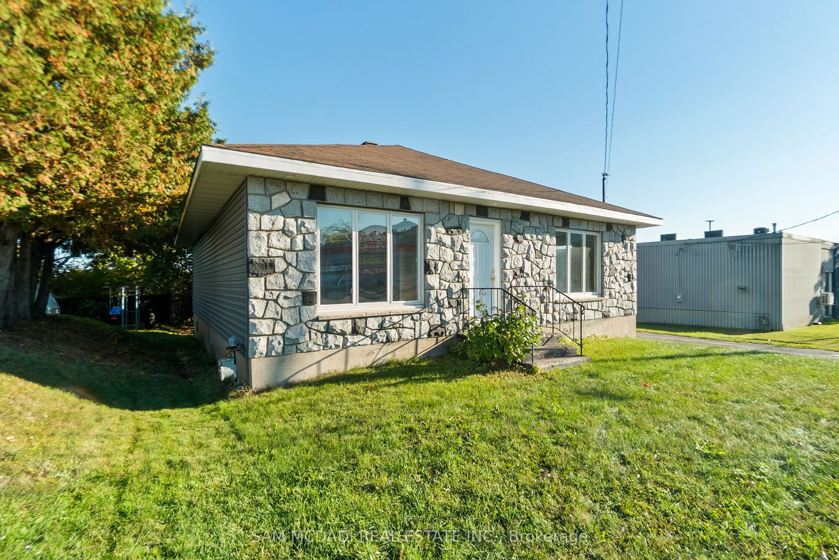 2709 Laurier Street