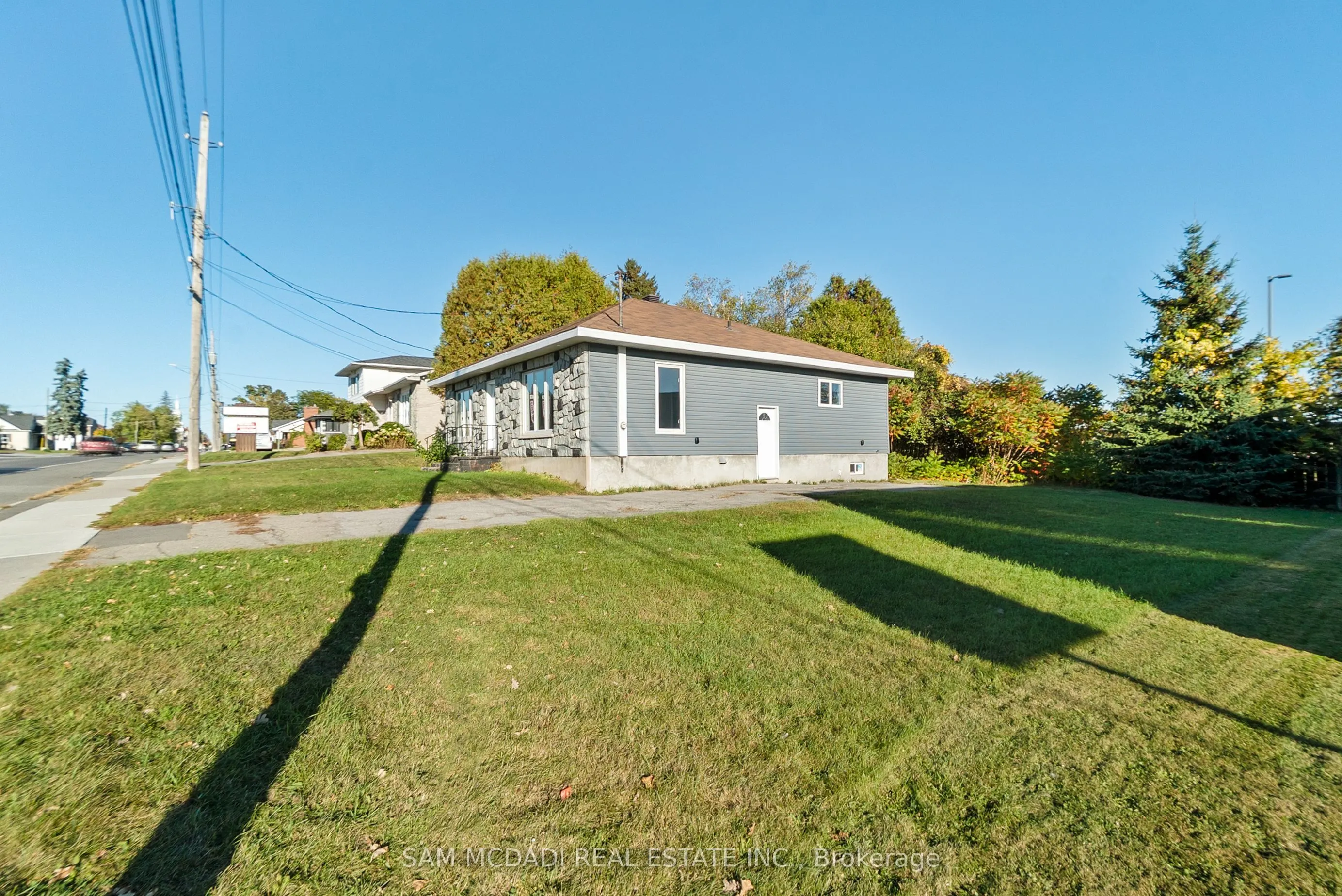2709 Laurier Street