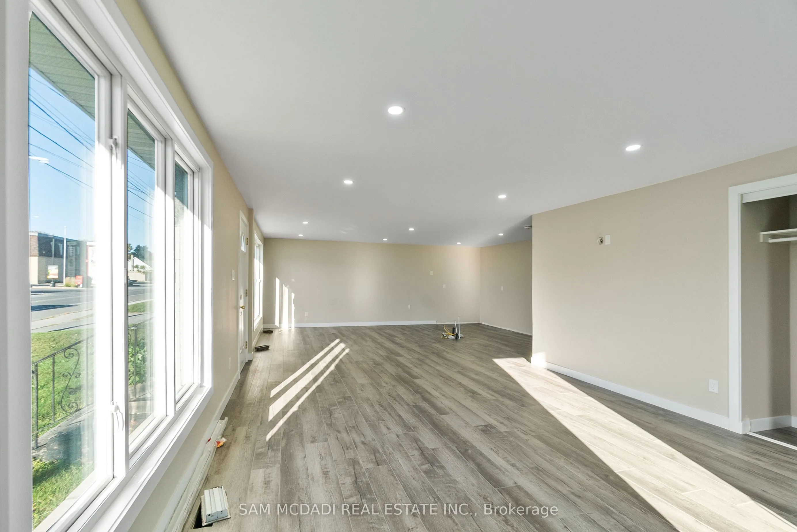 2709 Laurier Street