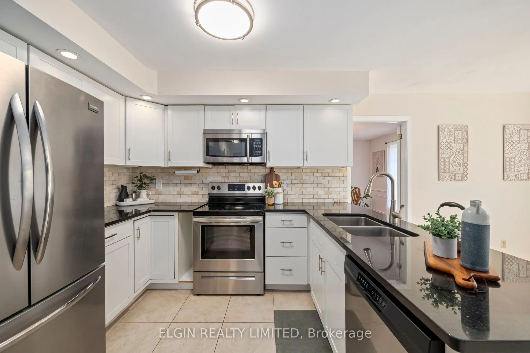 23 Farmington Crescent