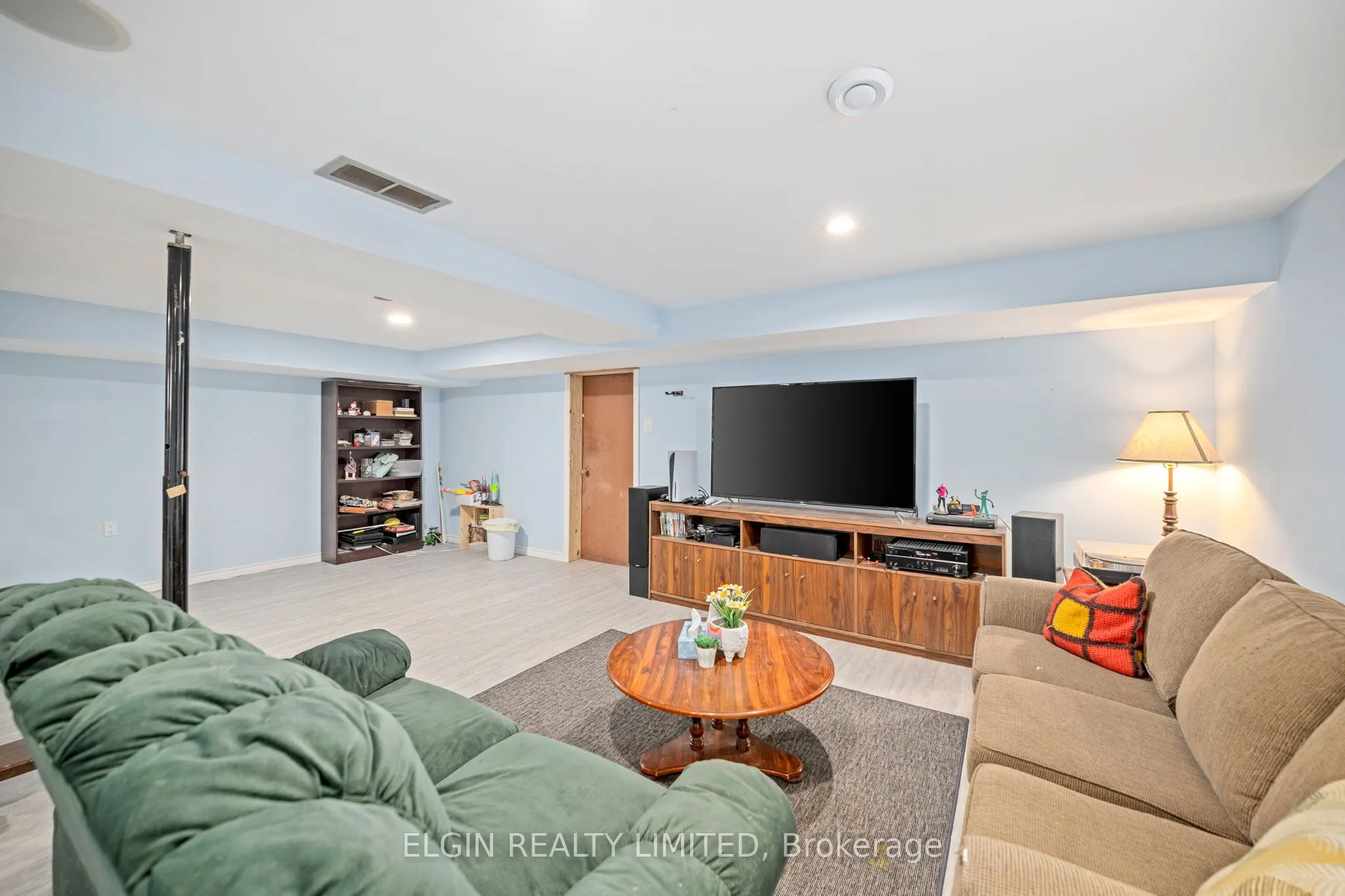 23 Farmington Crescent