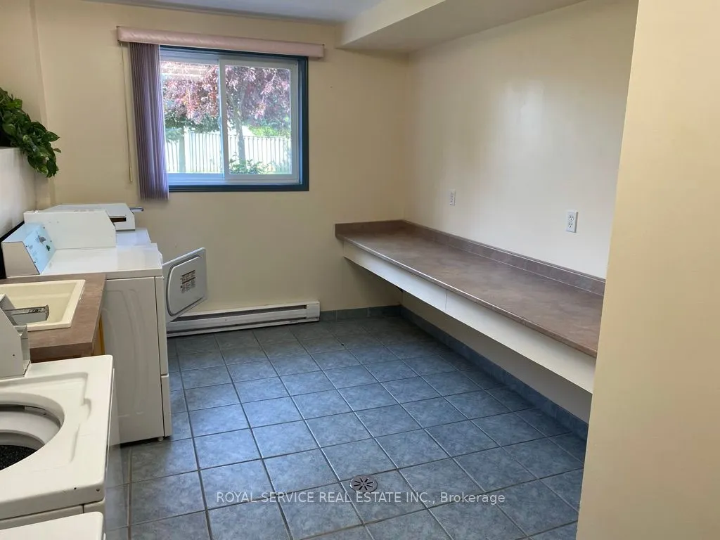 209B Sutherland Crescent, #201