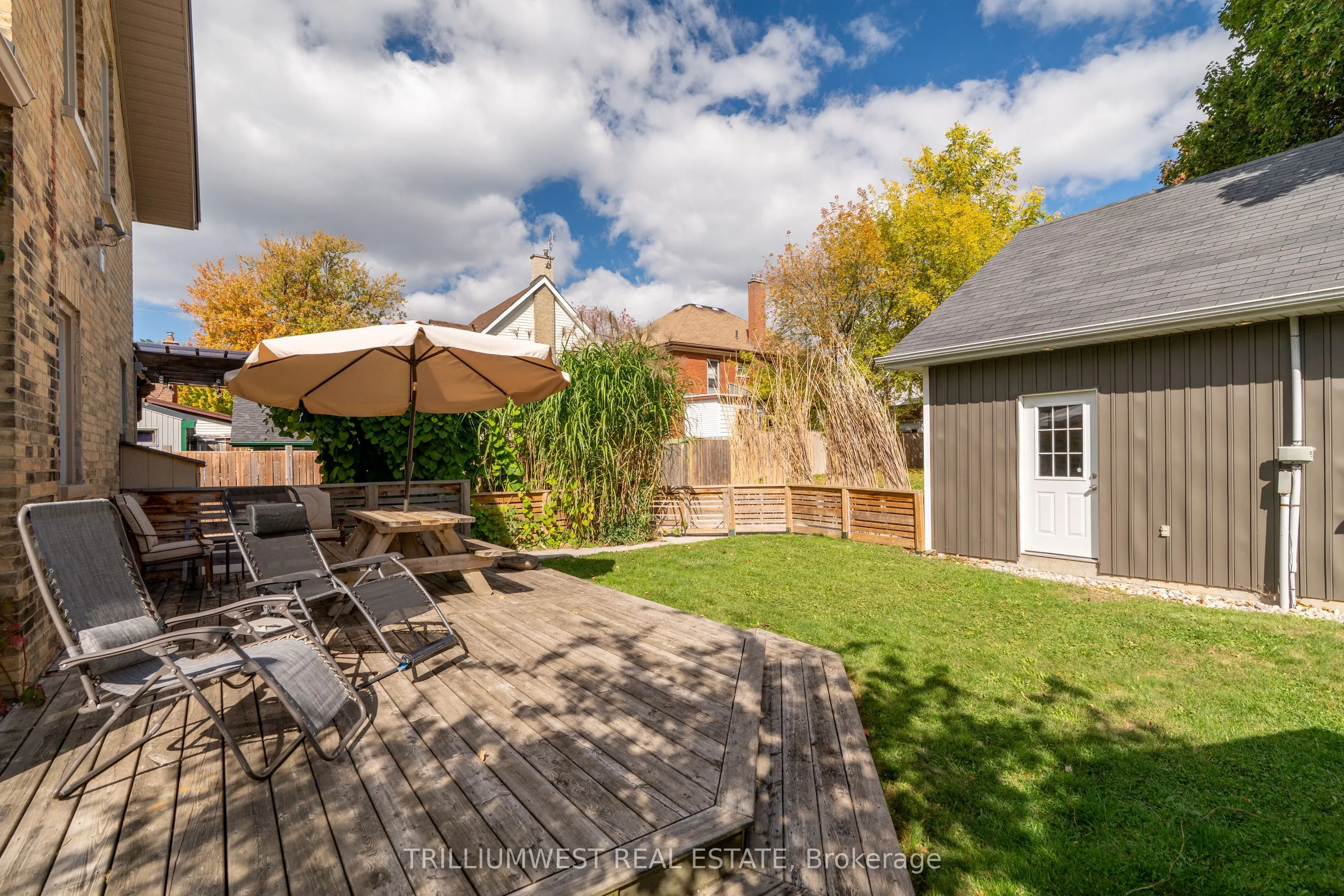 210 Lancaster Street E