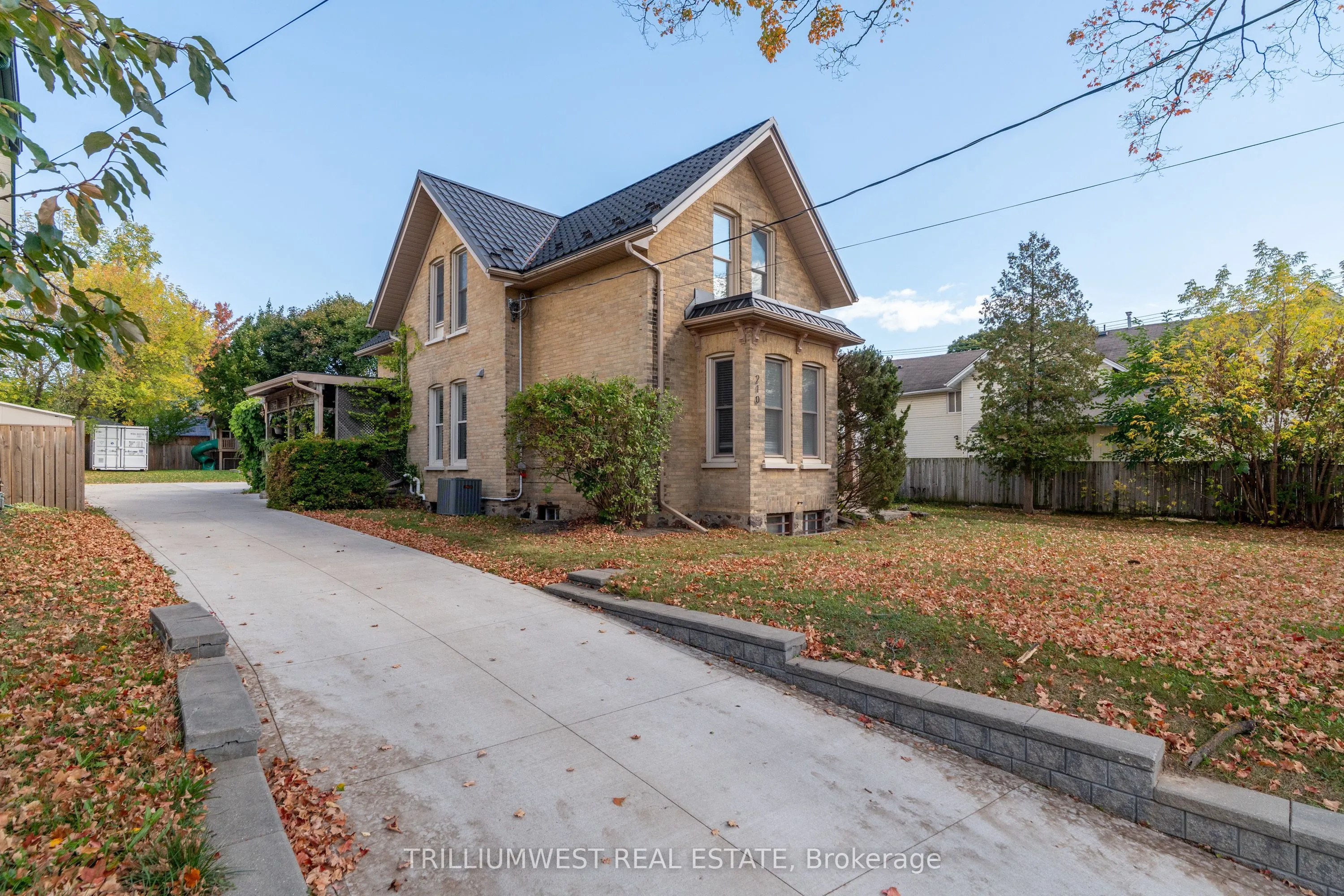 210 Lancaster Street E