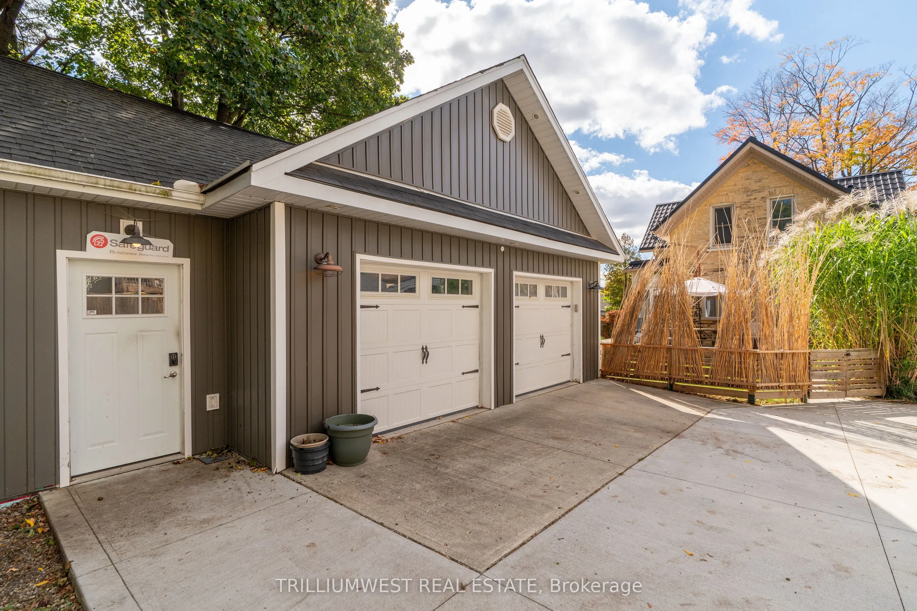 210 Lancaster Street E