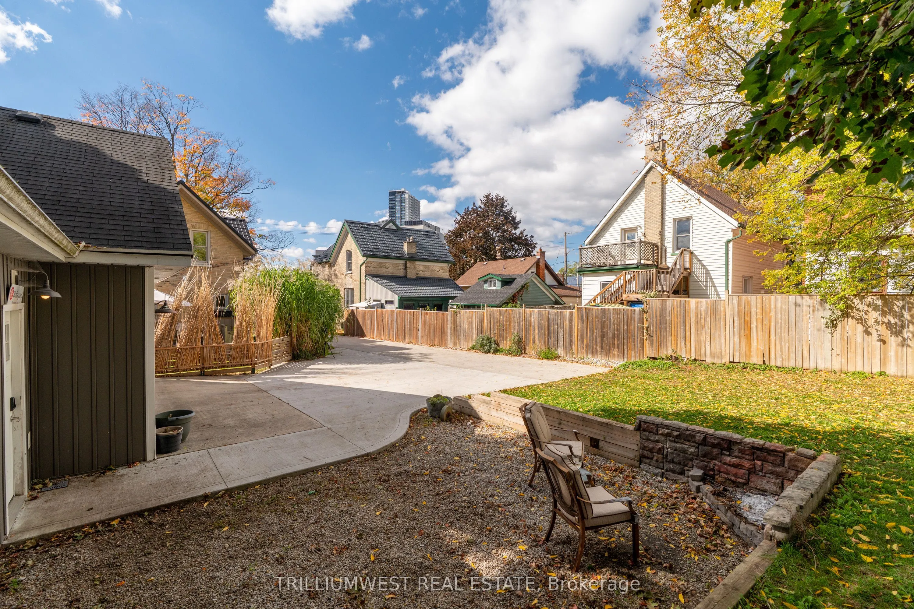 210 Lancaster Street E