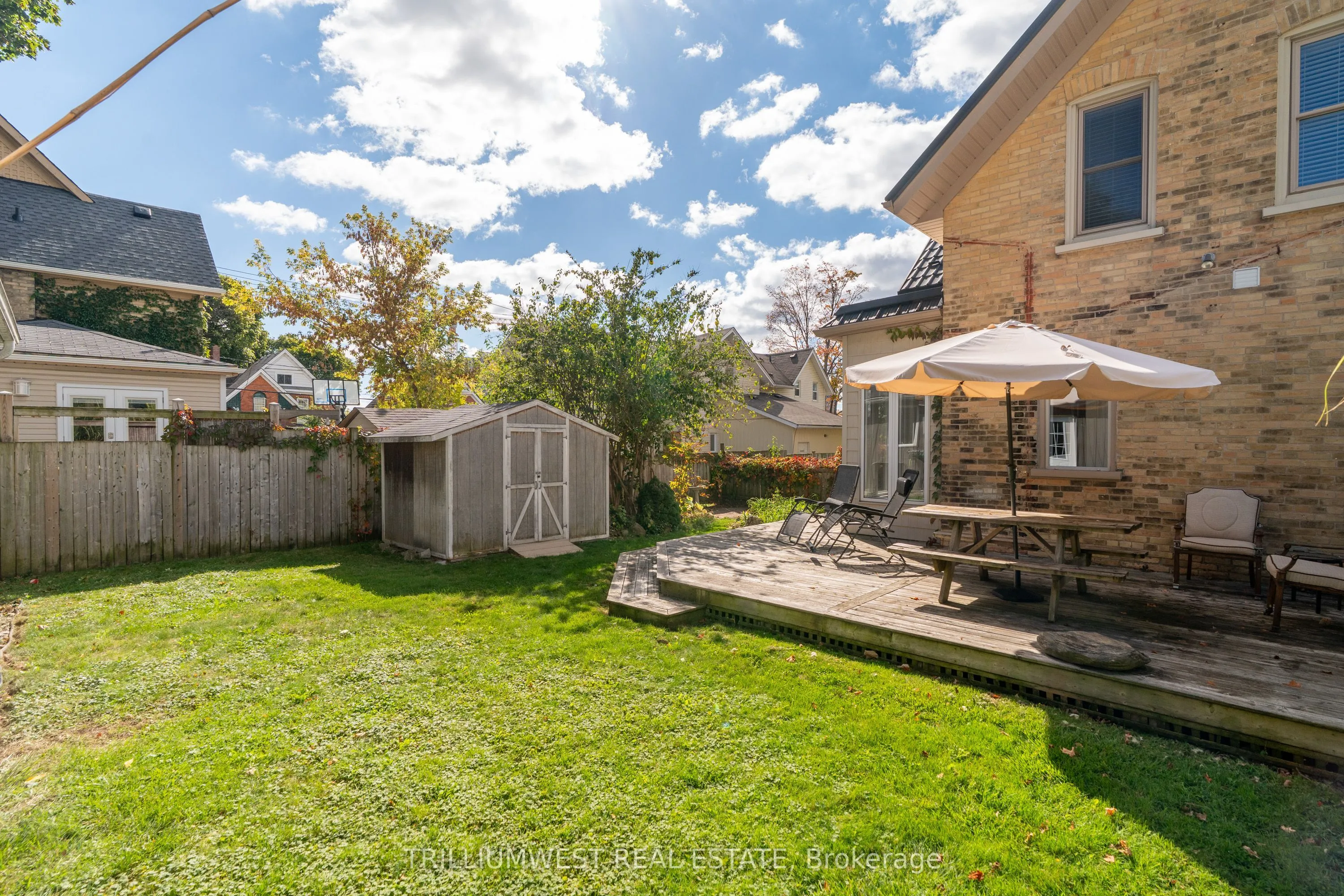 210 Lancaster Street E