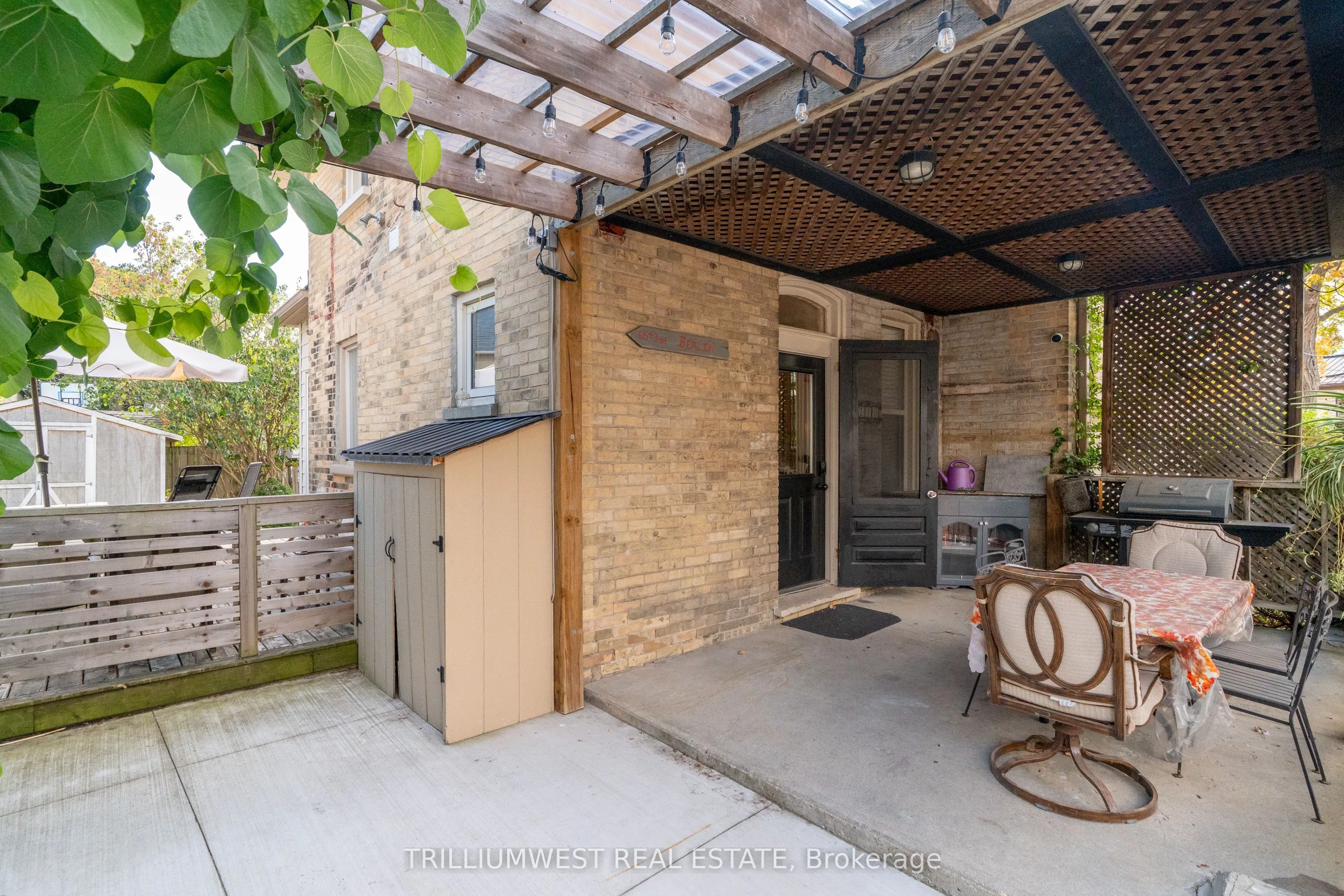 210 Lancaster Street E
