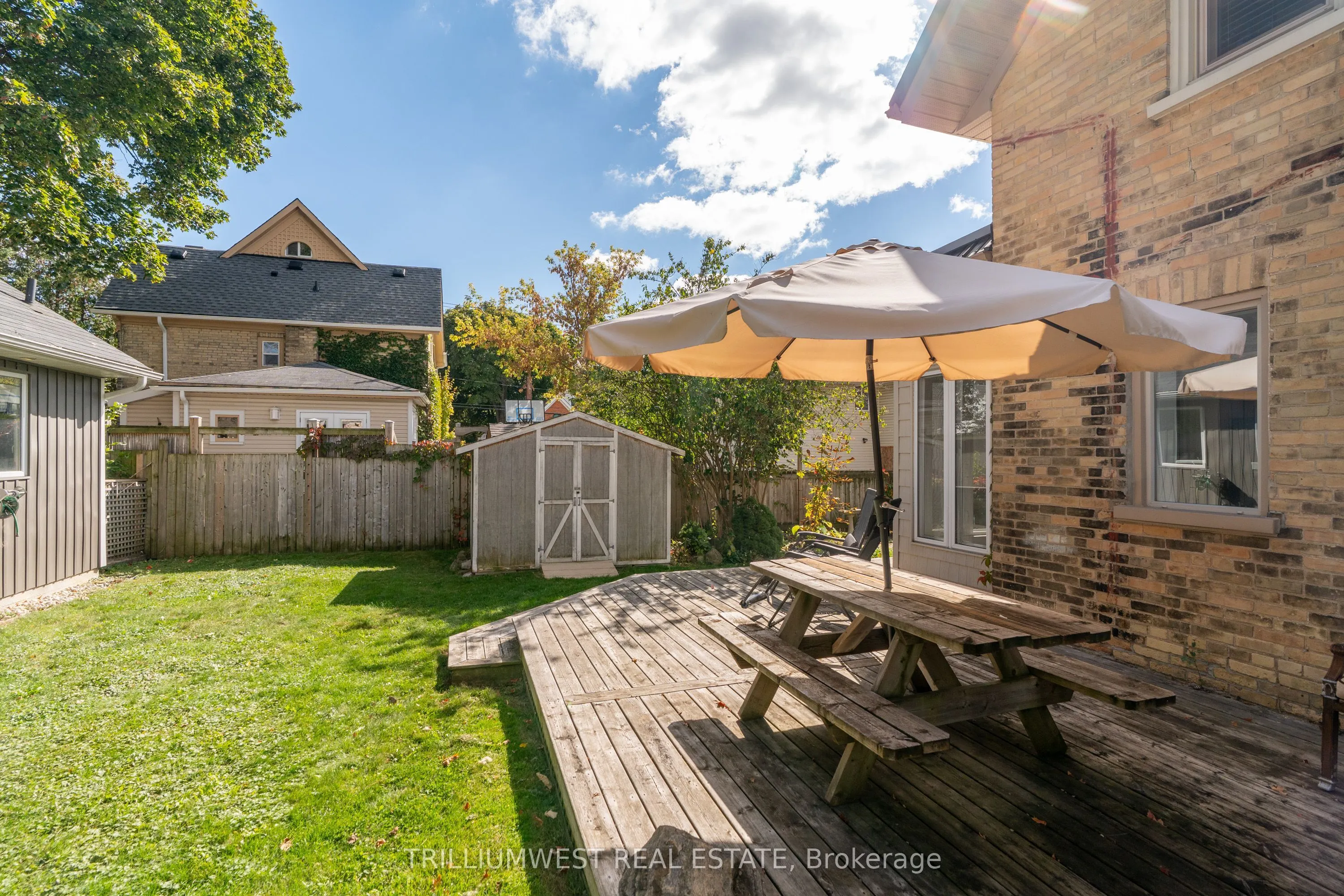 210 Lancaster Street E