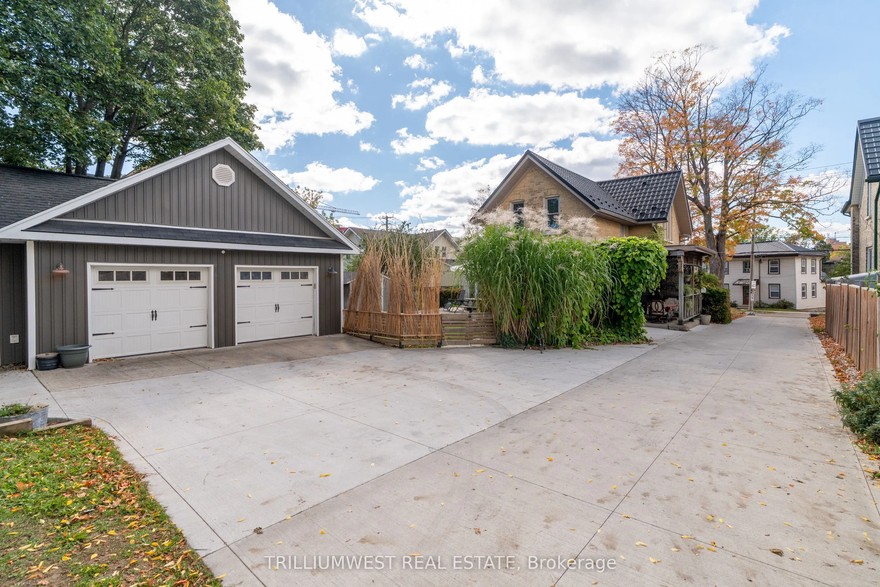 210 Lancaster Street E