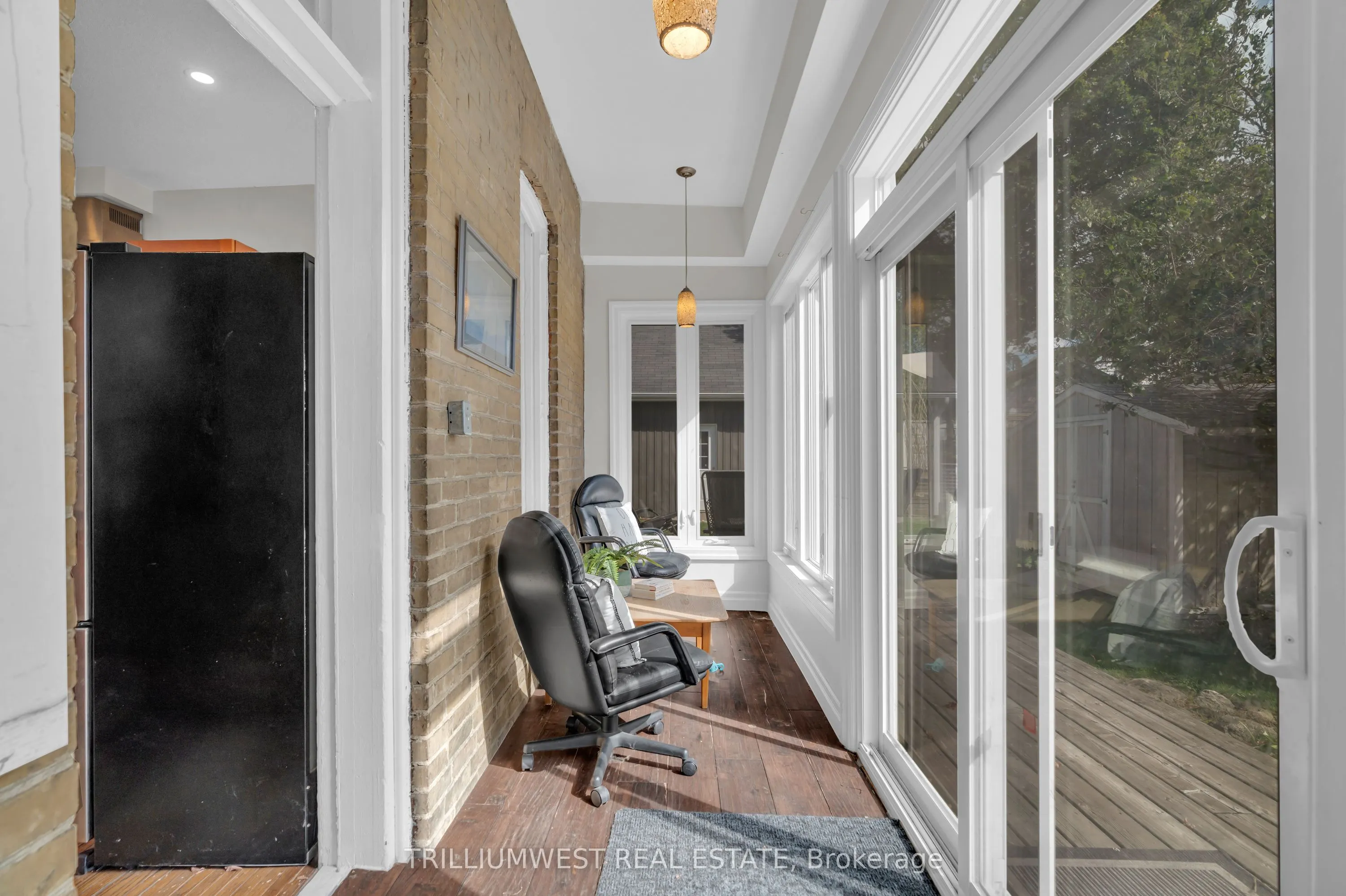 210 Lancaster Street E