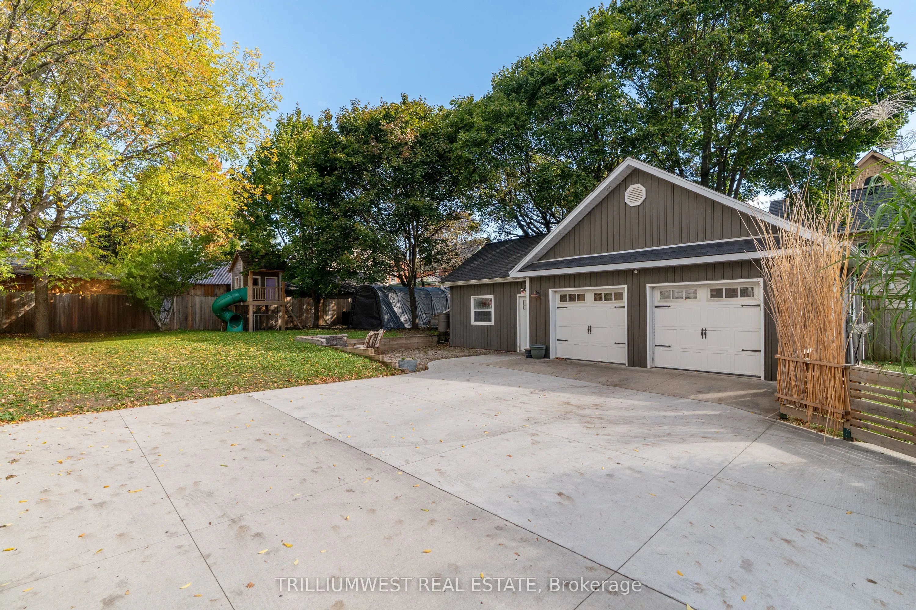 210 Lancaster Street E