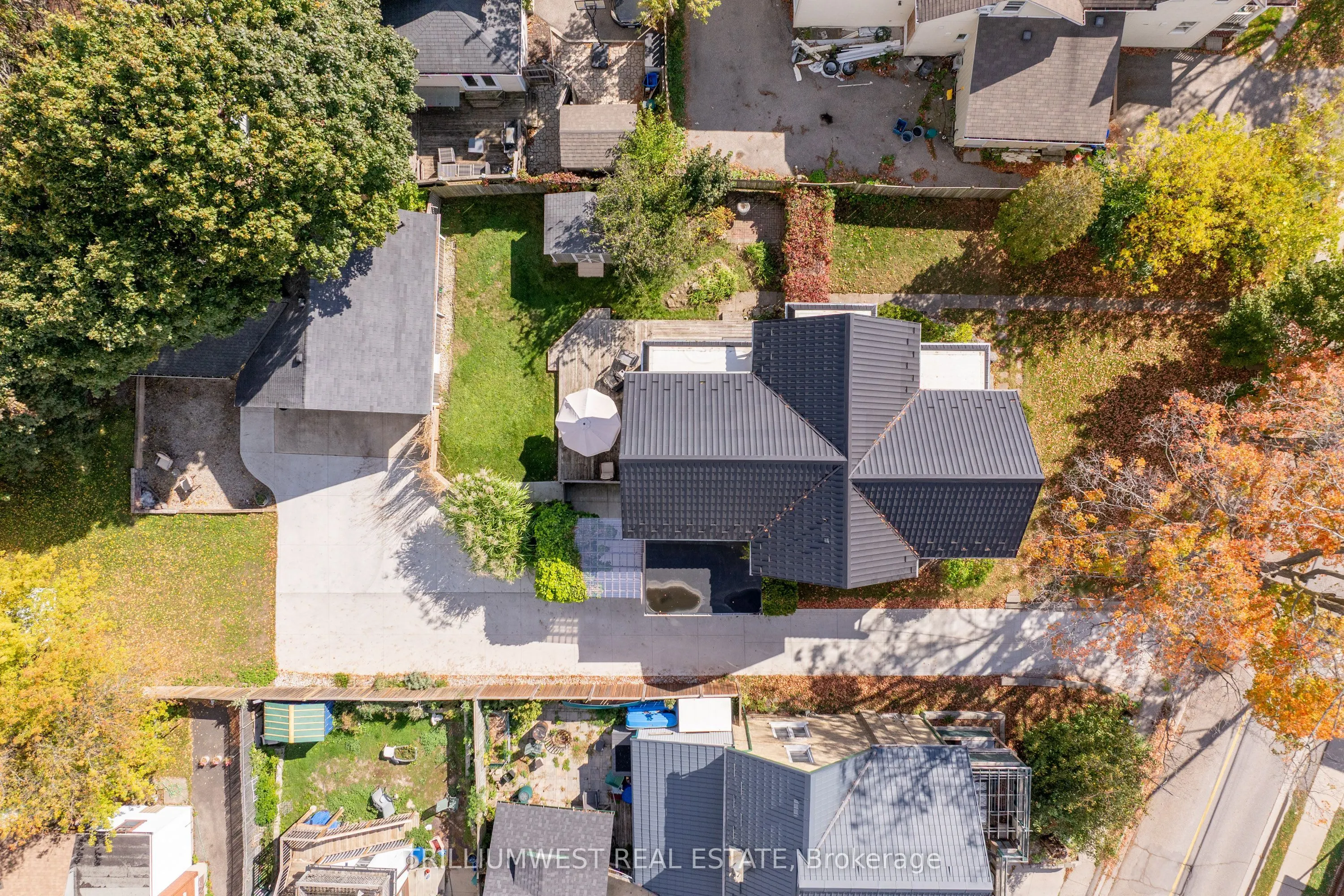 210 Lancaster Street E