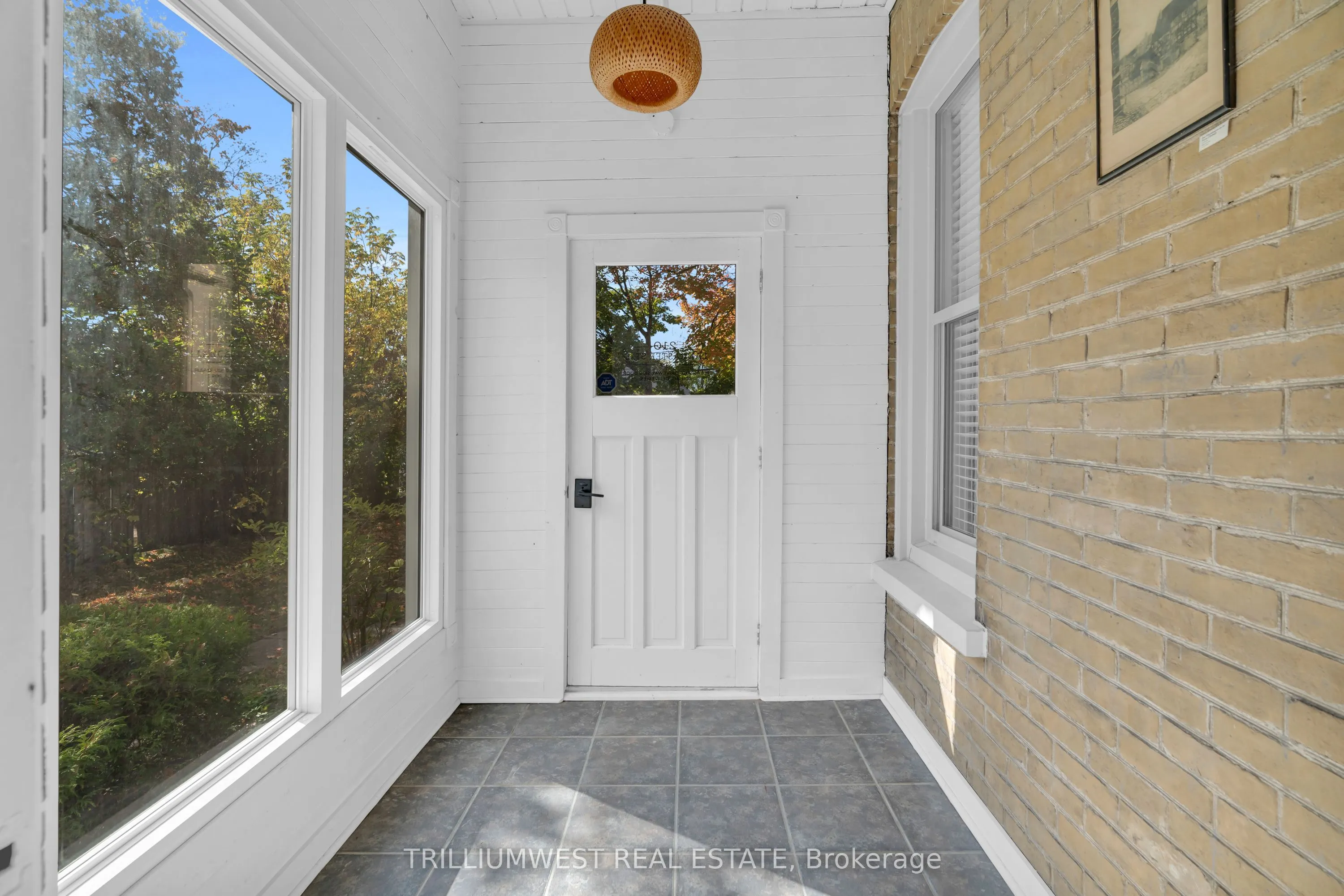 210 Lancaster Street E