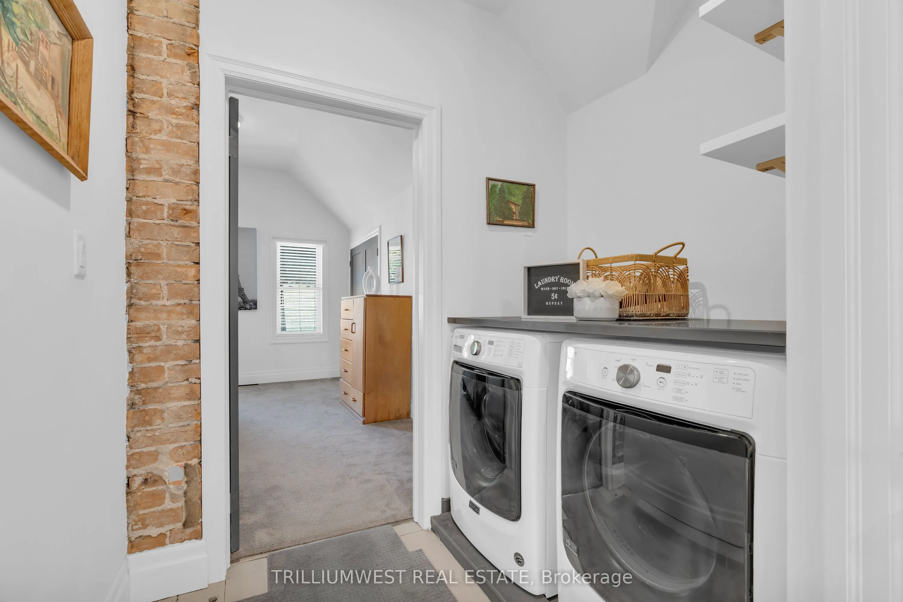 210 Lancaster Street E