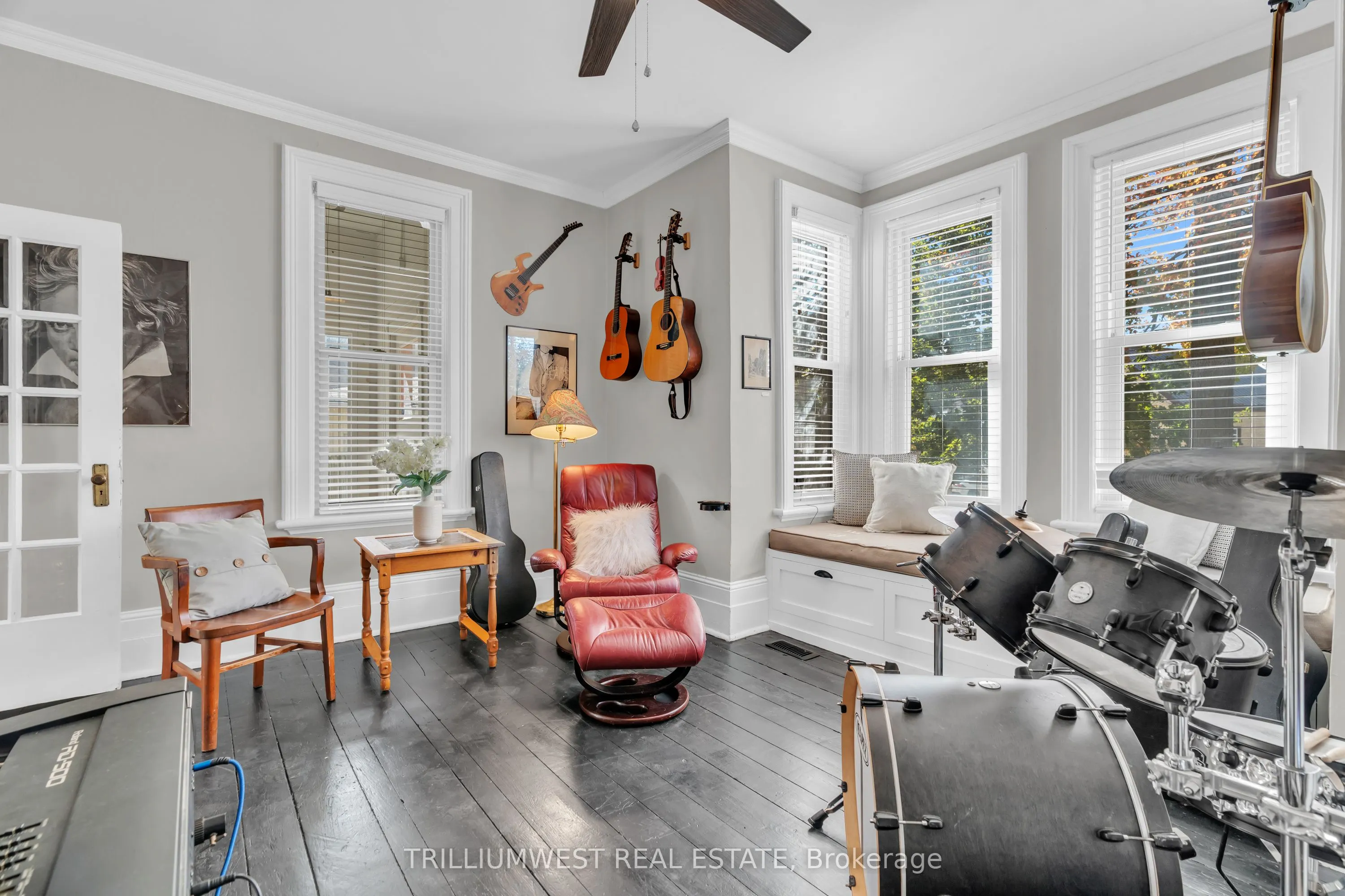 210 Lancaster Street E
