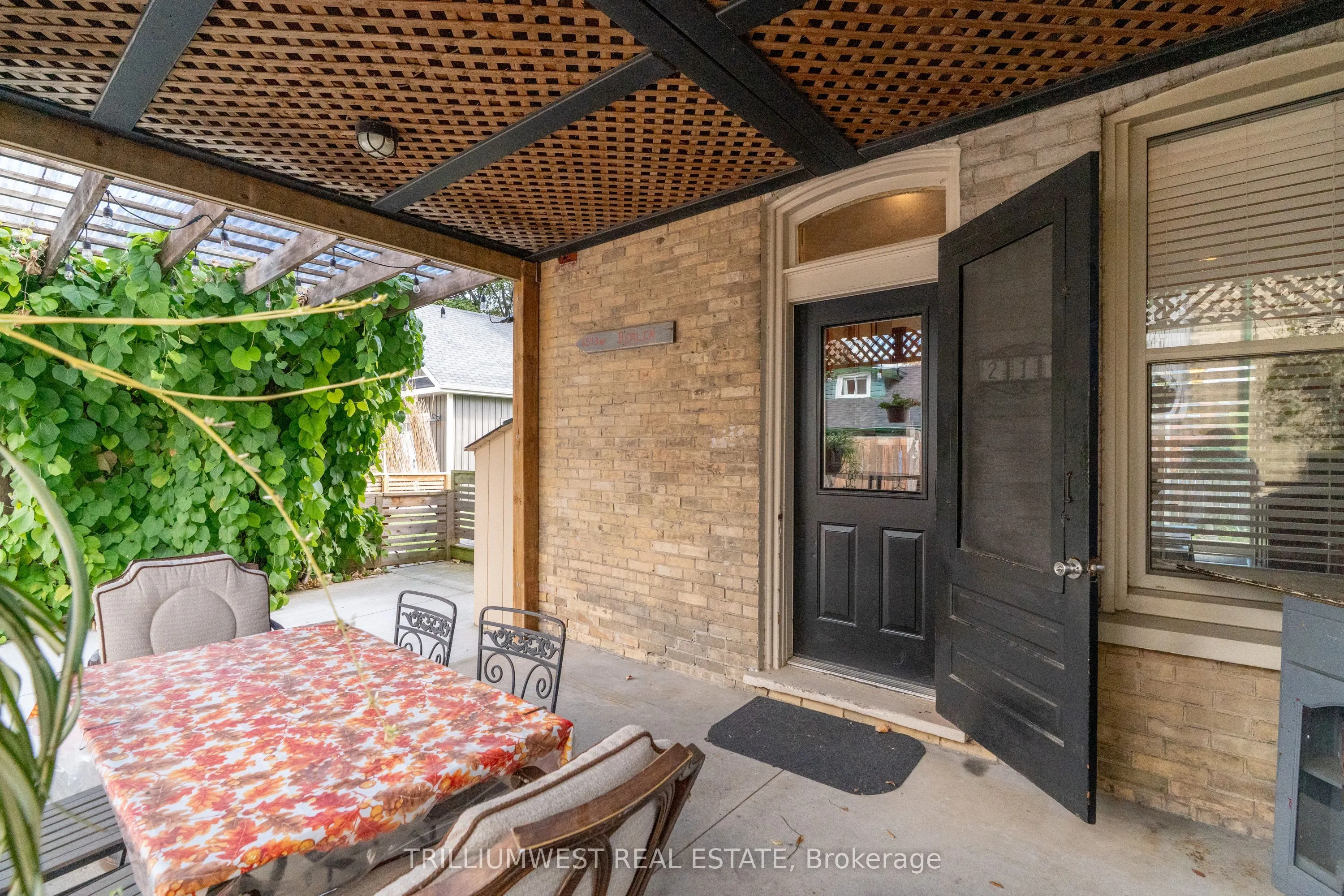 210 Lancaster Street E