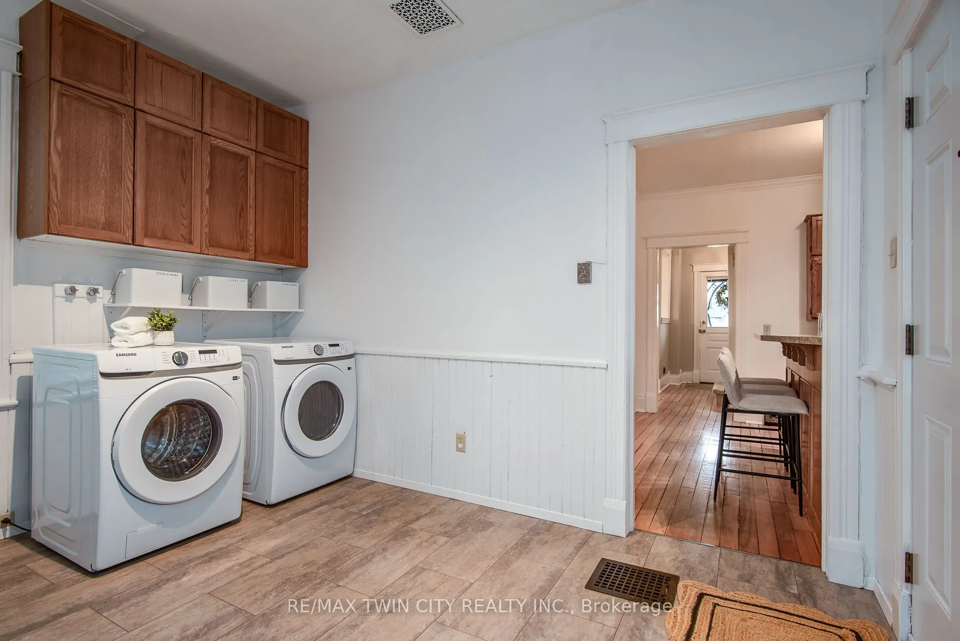 1159 Queens Bush Road