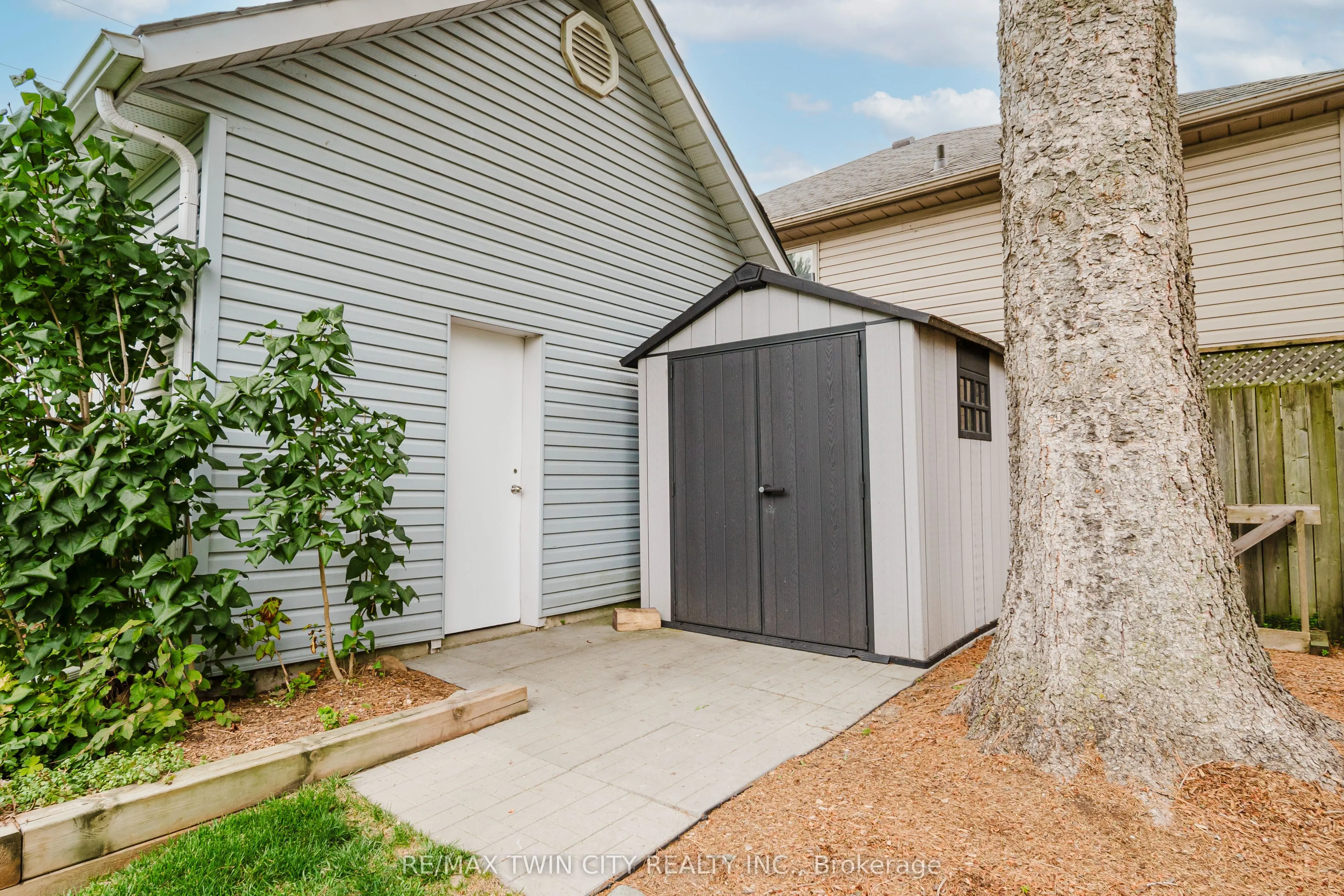 1159 Queens Bush Road