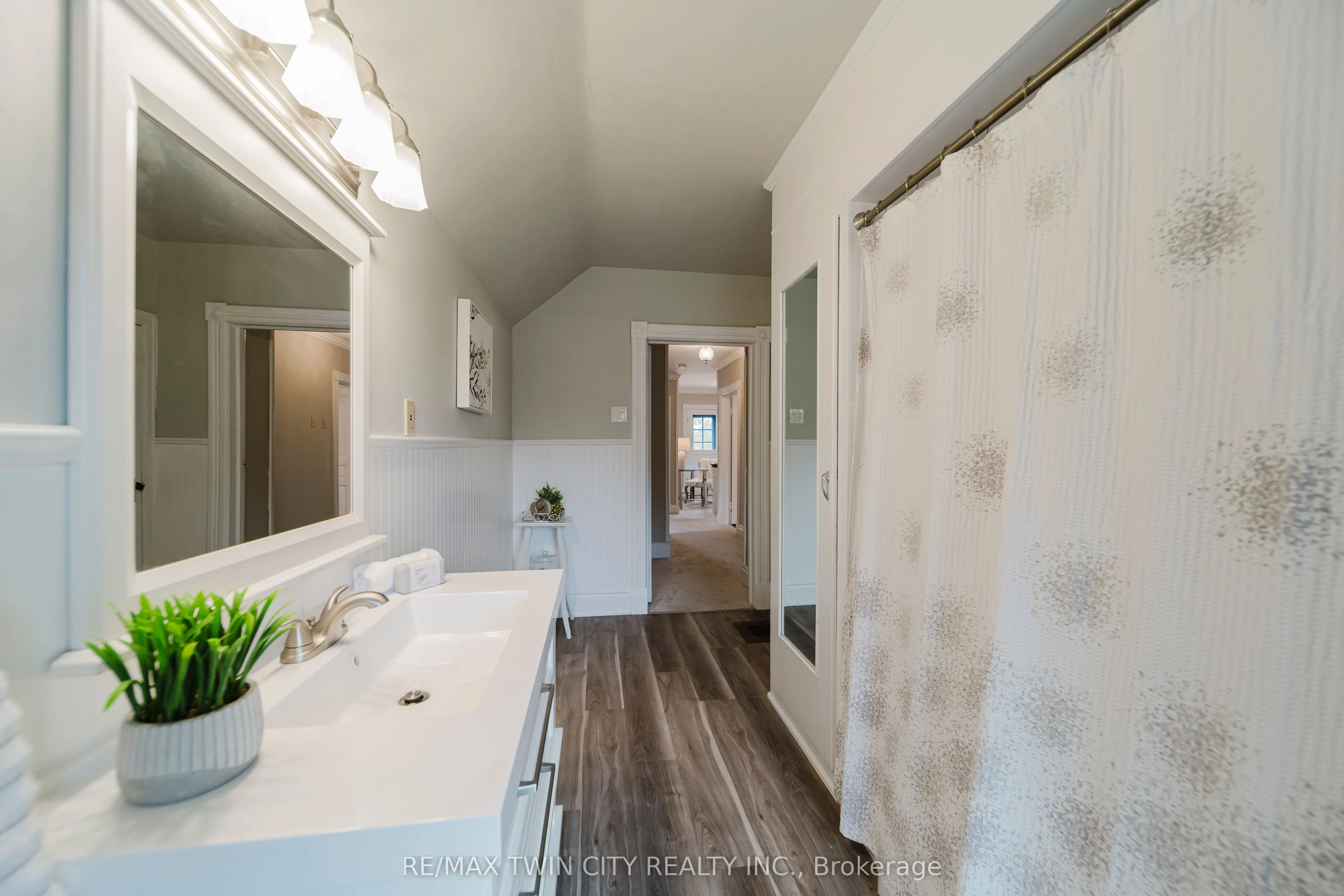 1159 Queens Bush Road
