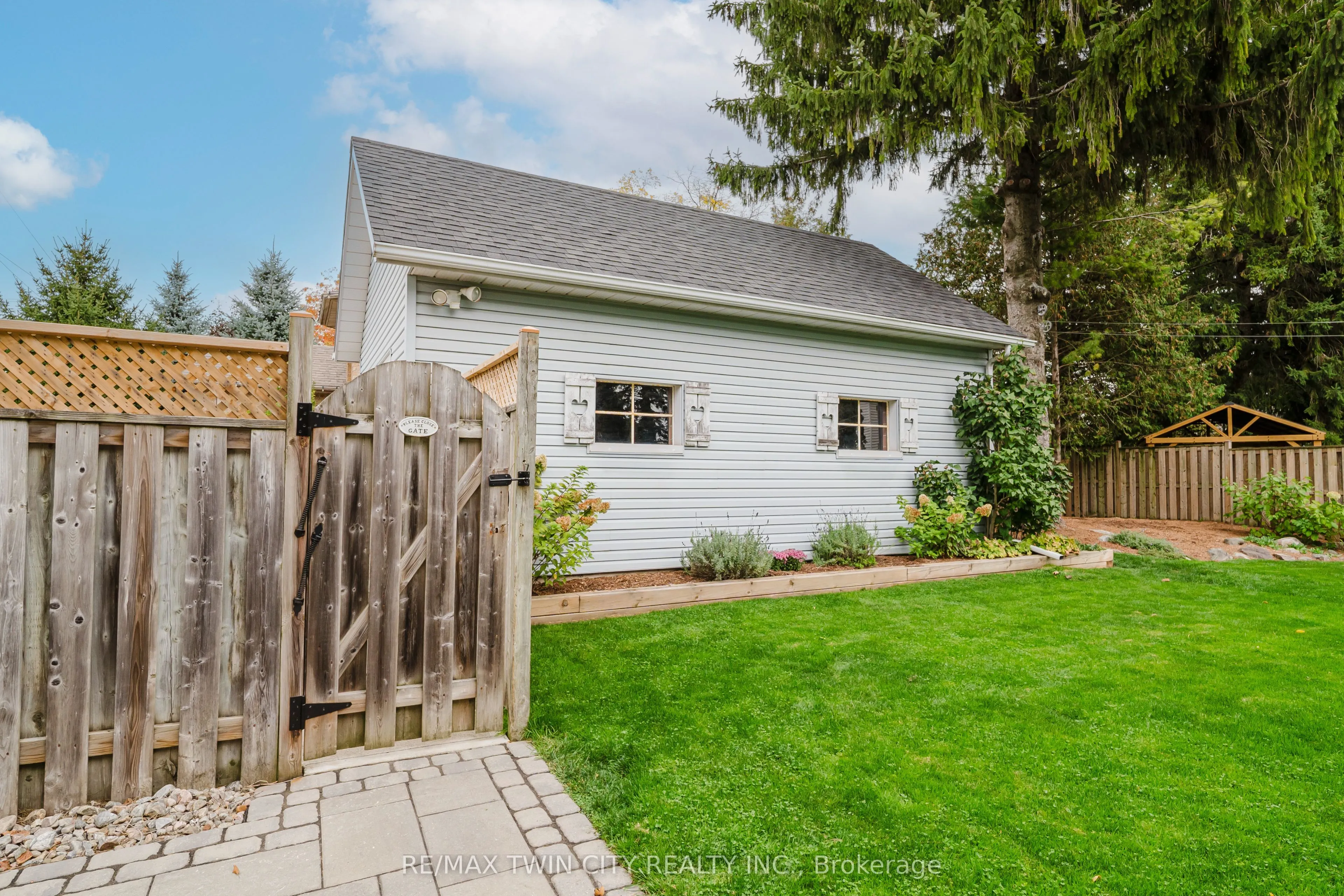 1159 Queens Bush Road