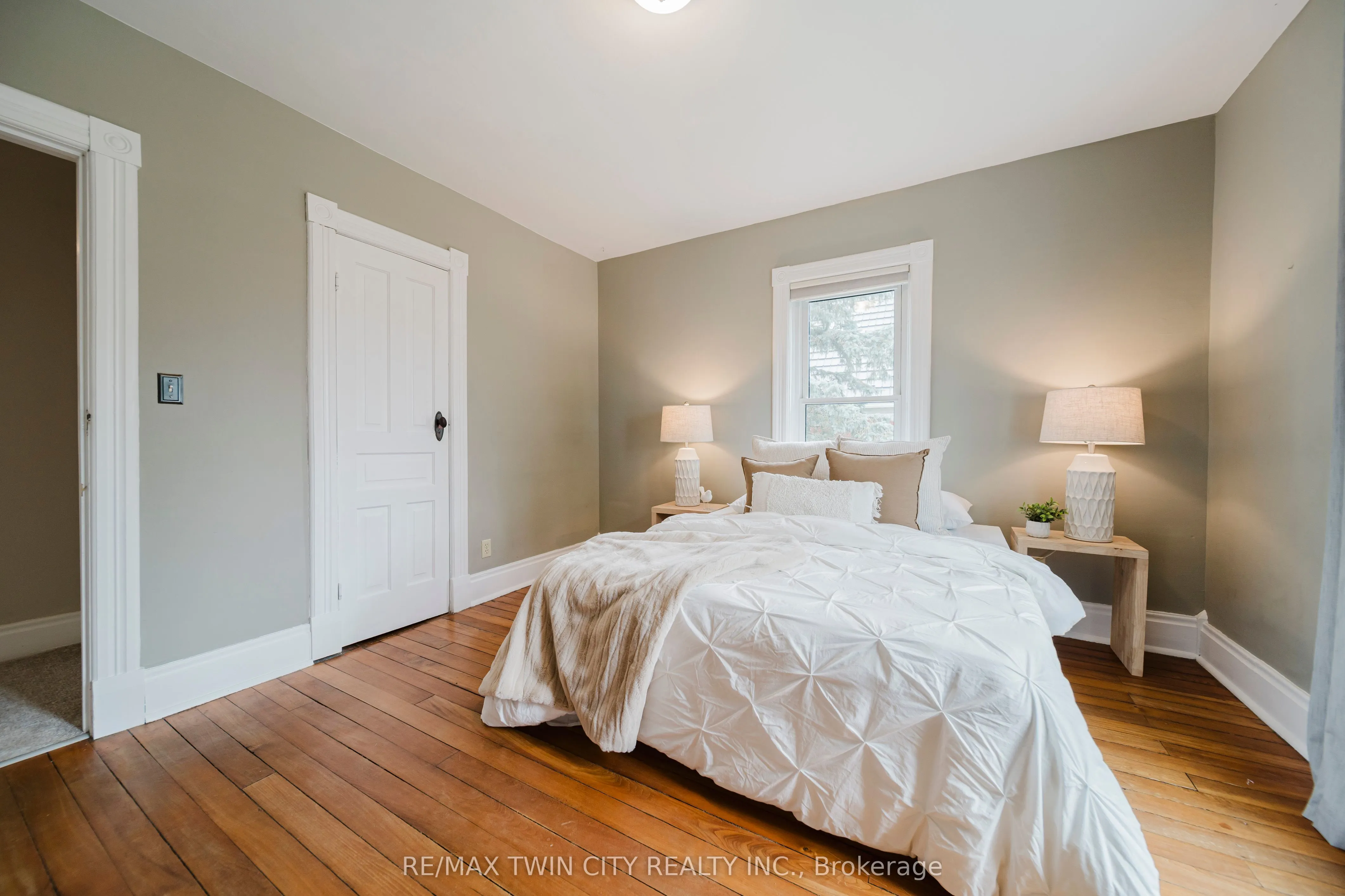 1159 Queens Bush Road