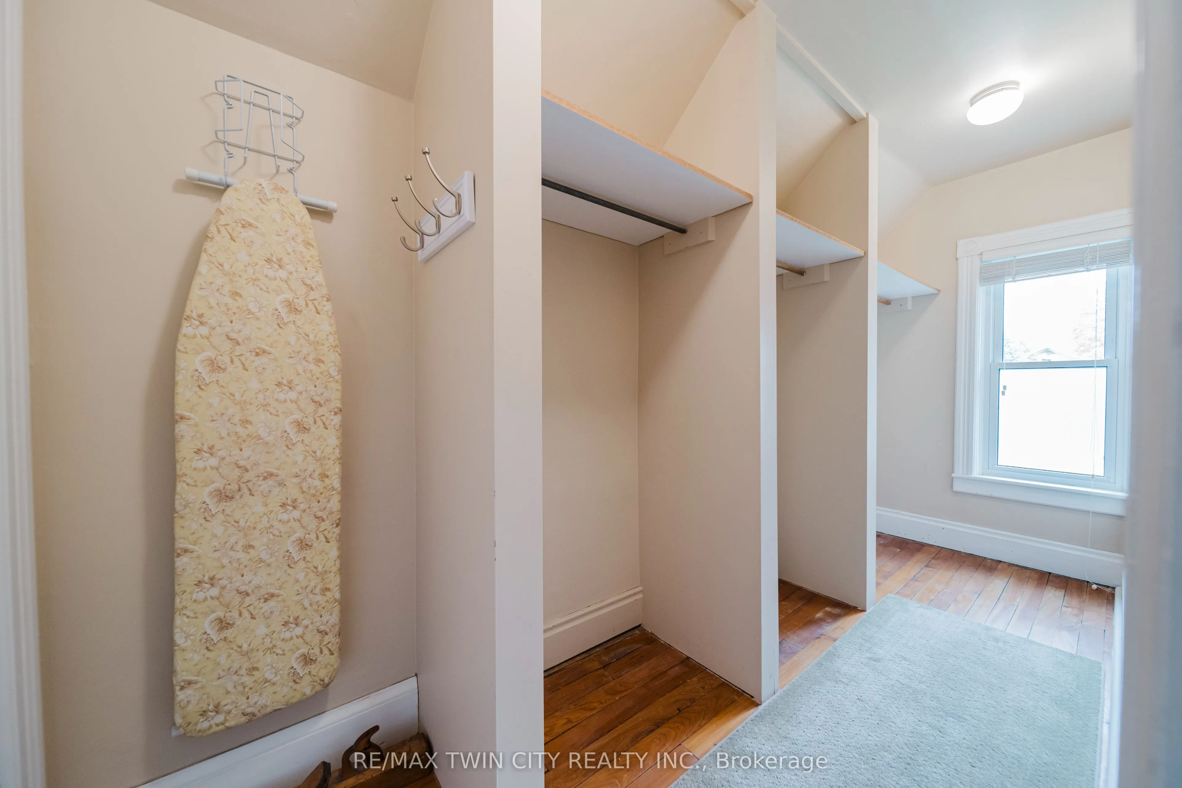 1159 Queens Bush Road