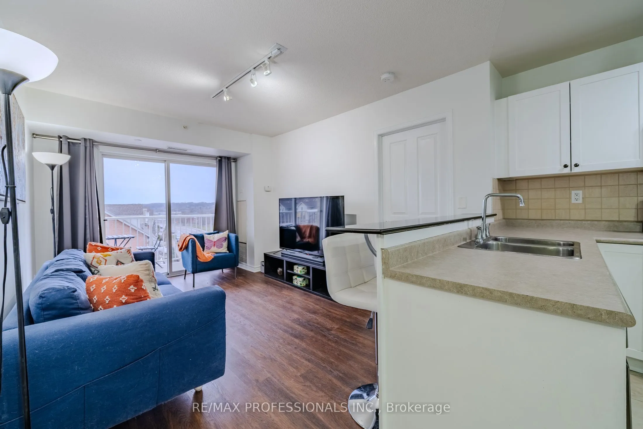 8 Harris Street, #422