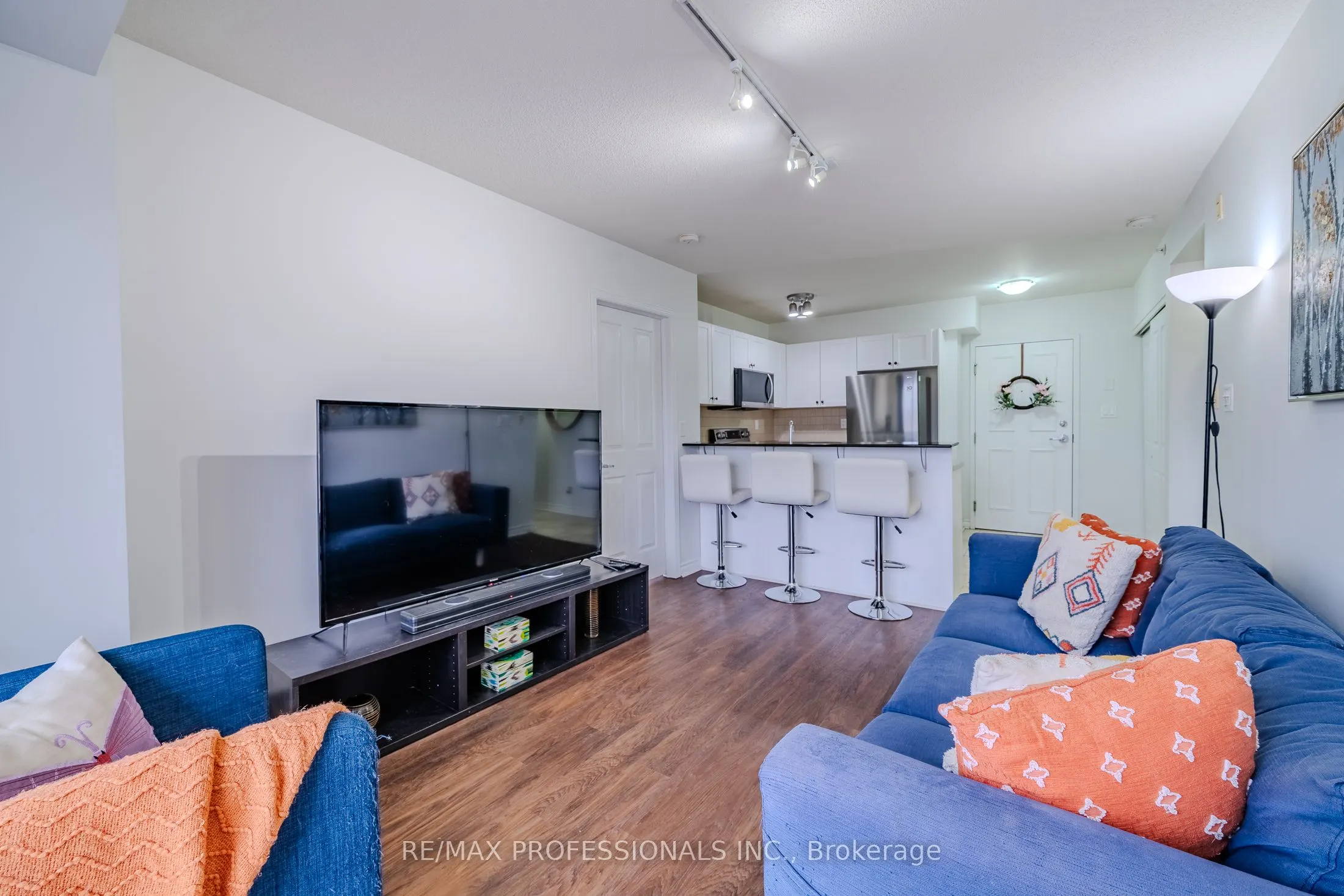8 Harris Street, #422