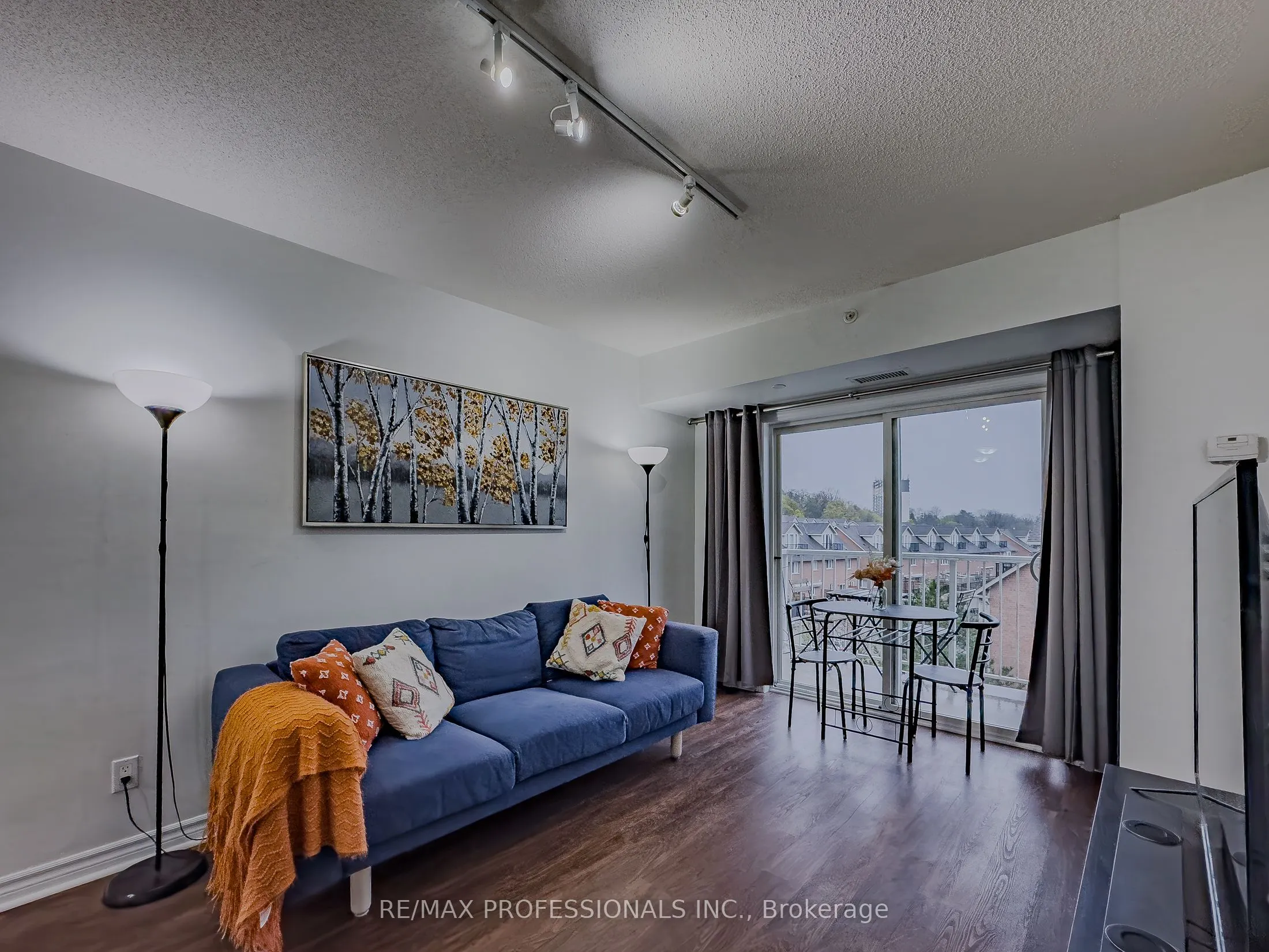8 Harris Street, #422