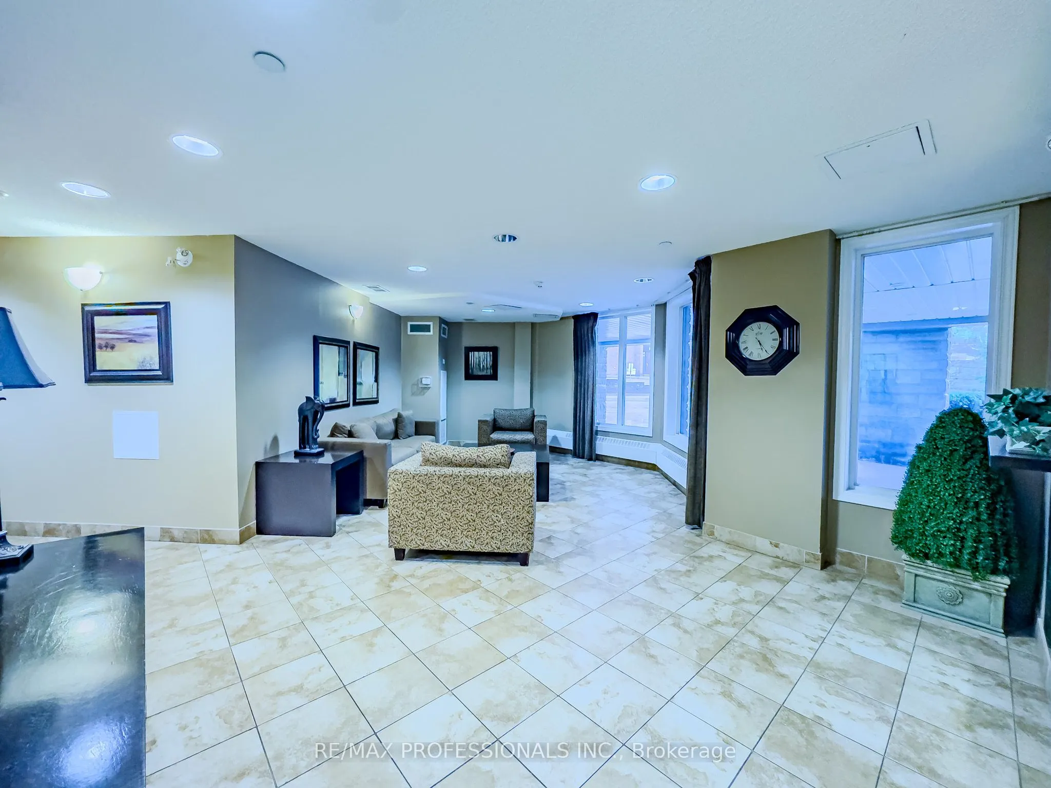 8 Harris Street, #422