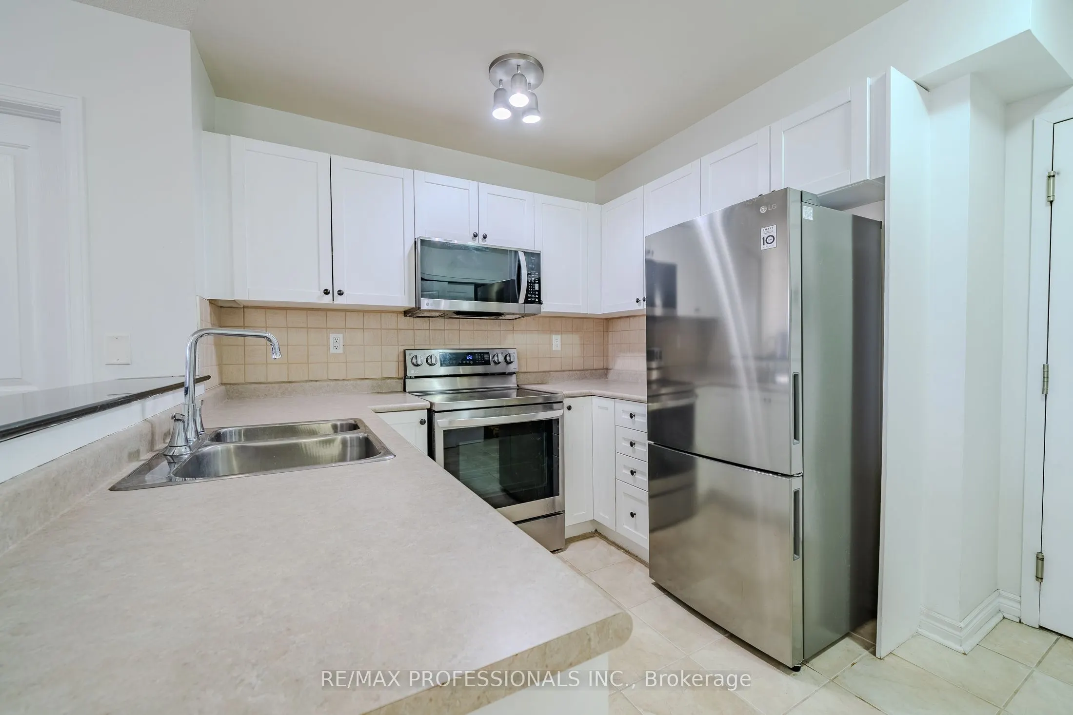8 Harris Street, #422